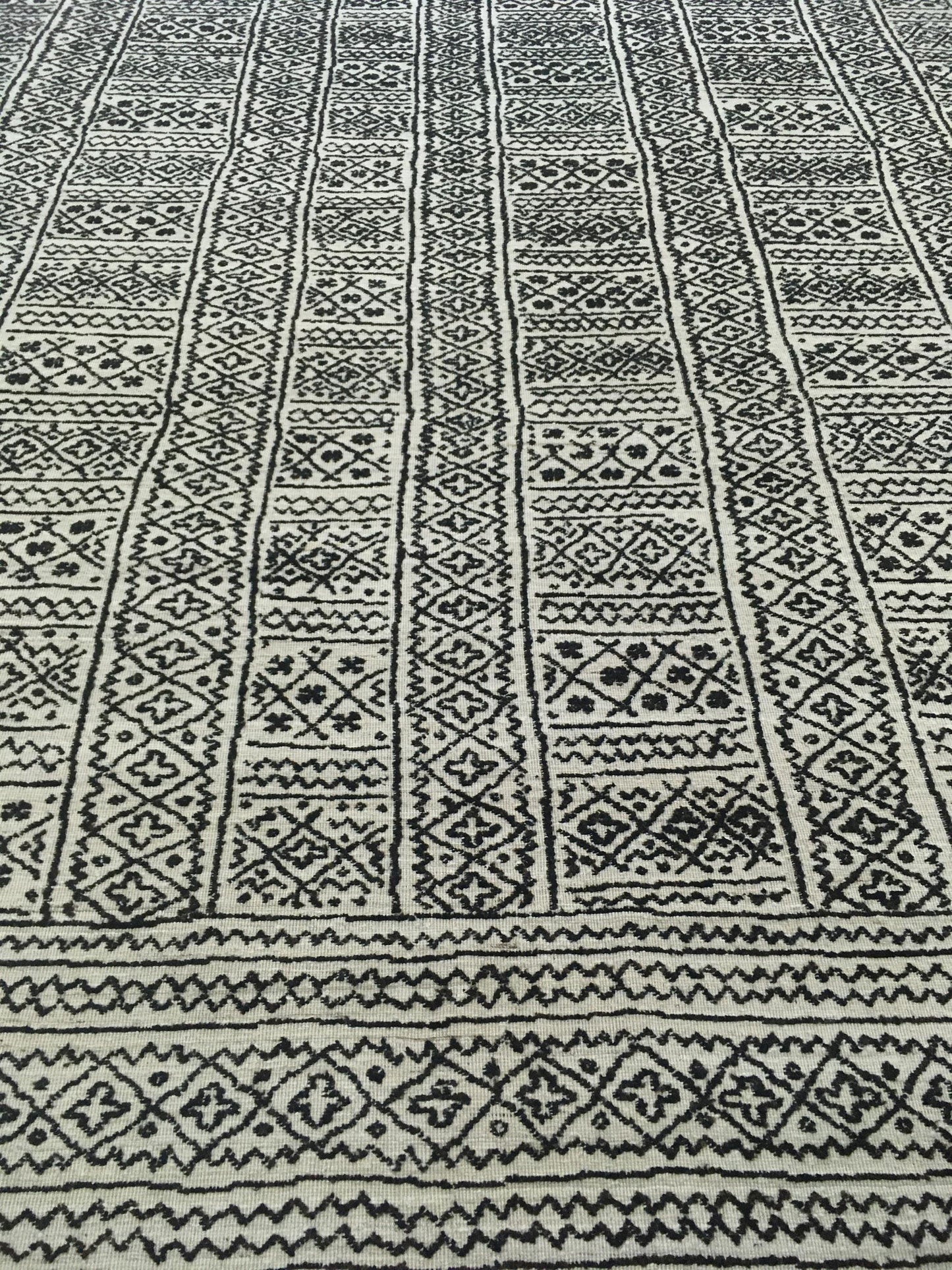 AORug#16502 size. 9'0" X 12'0"