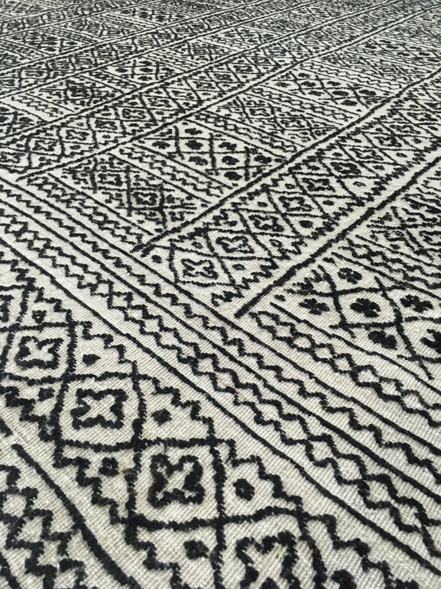 AORug#16502 size. 9'0" X 12'0"