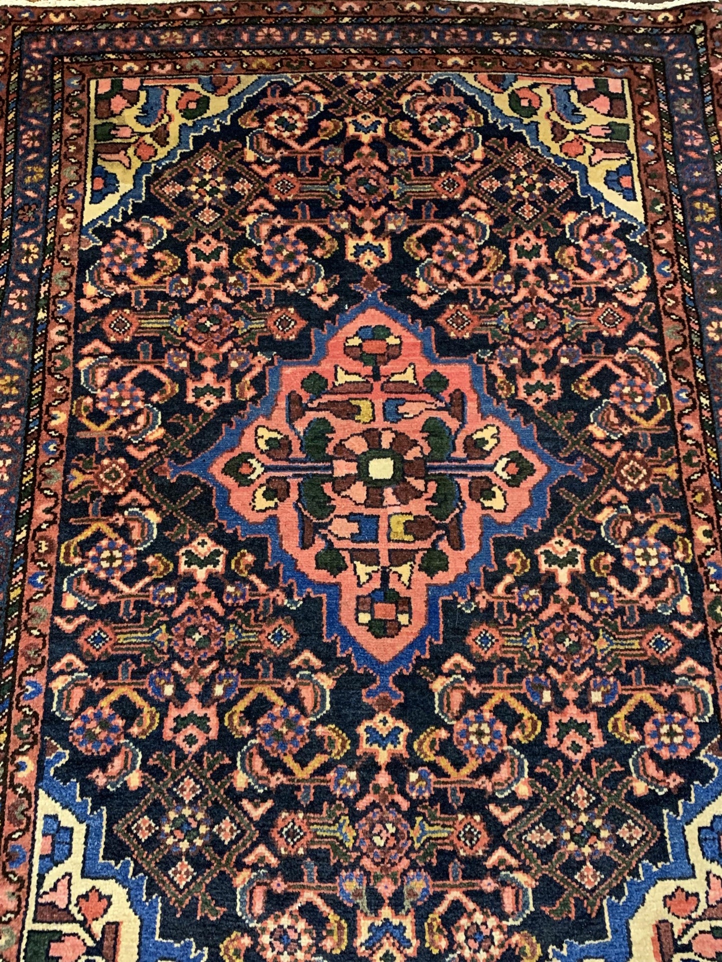 AORug#3888 size. 3' 04" x 4' 08"