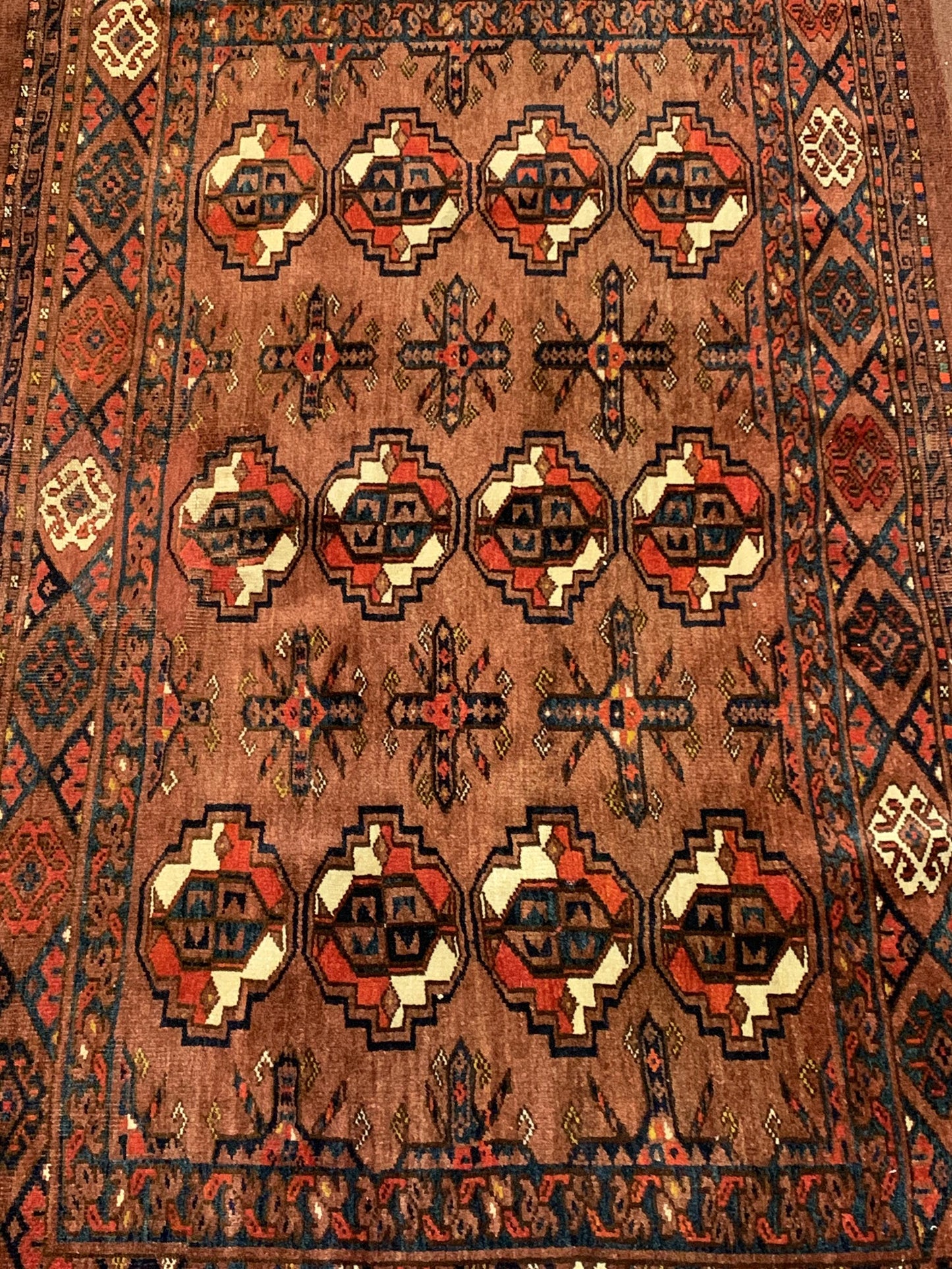 AORug#3929 size. 2' 10" x 5' 04"