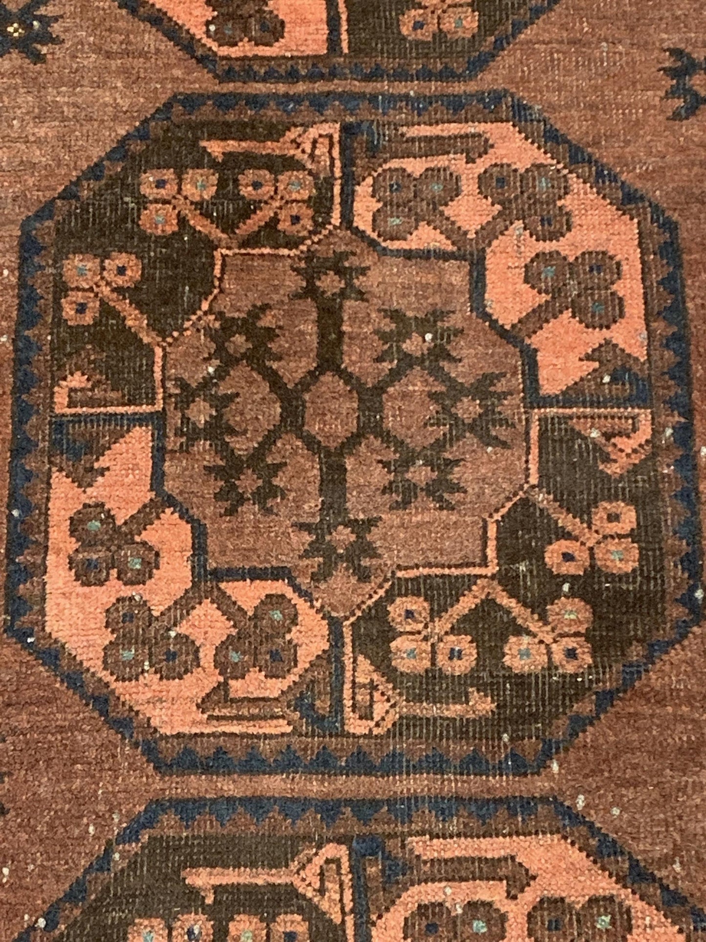 AORug#5326 size. 3' 10" x 4' 10"