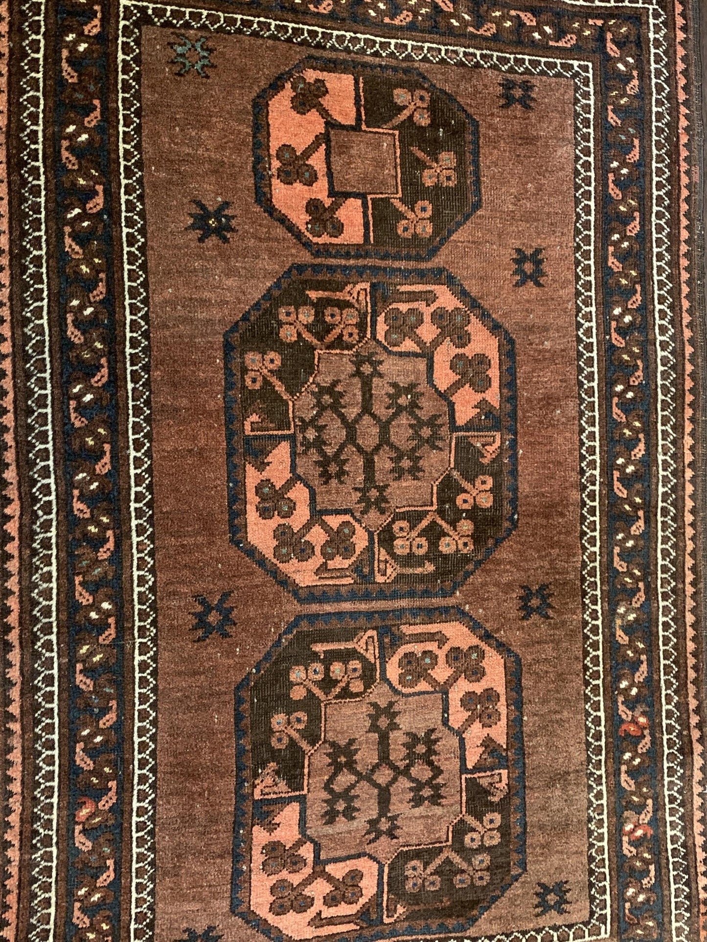 AORug#5326 size. 3' 10" x 4' 10"