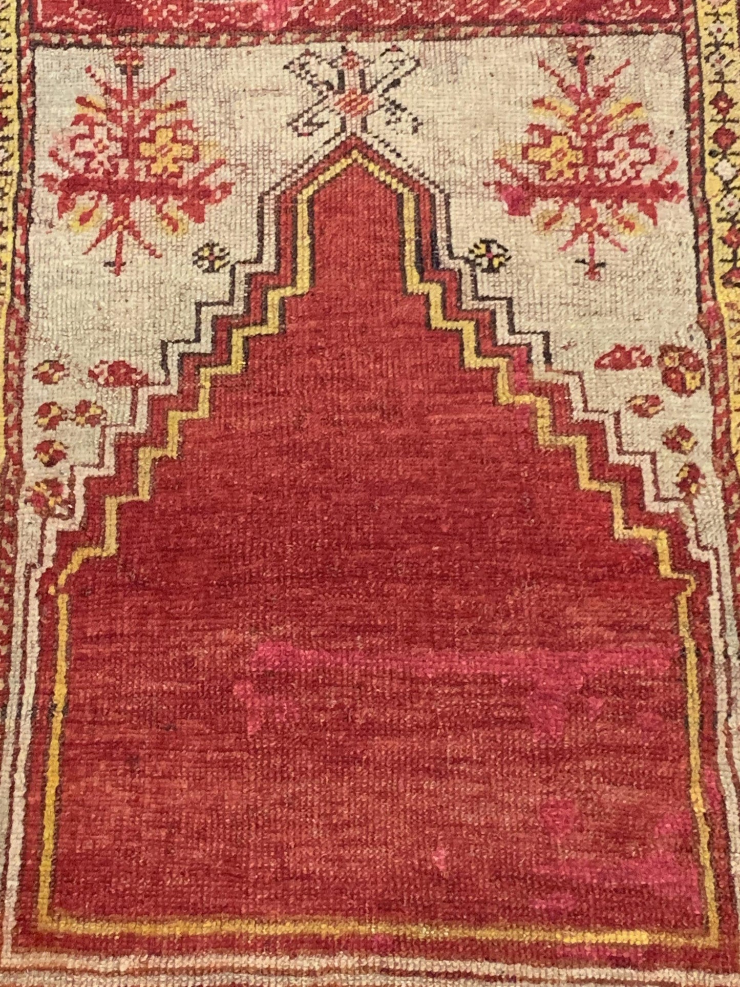 AORug#3886 size. 3' 04" x 5' 03"