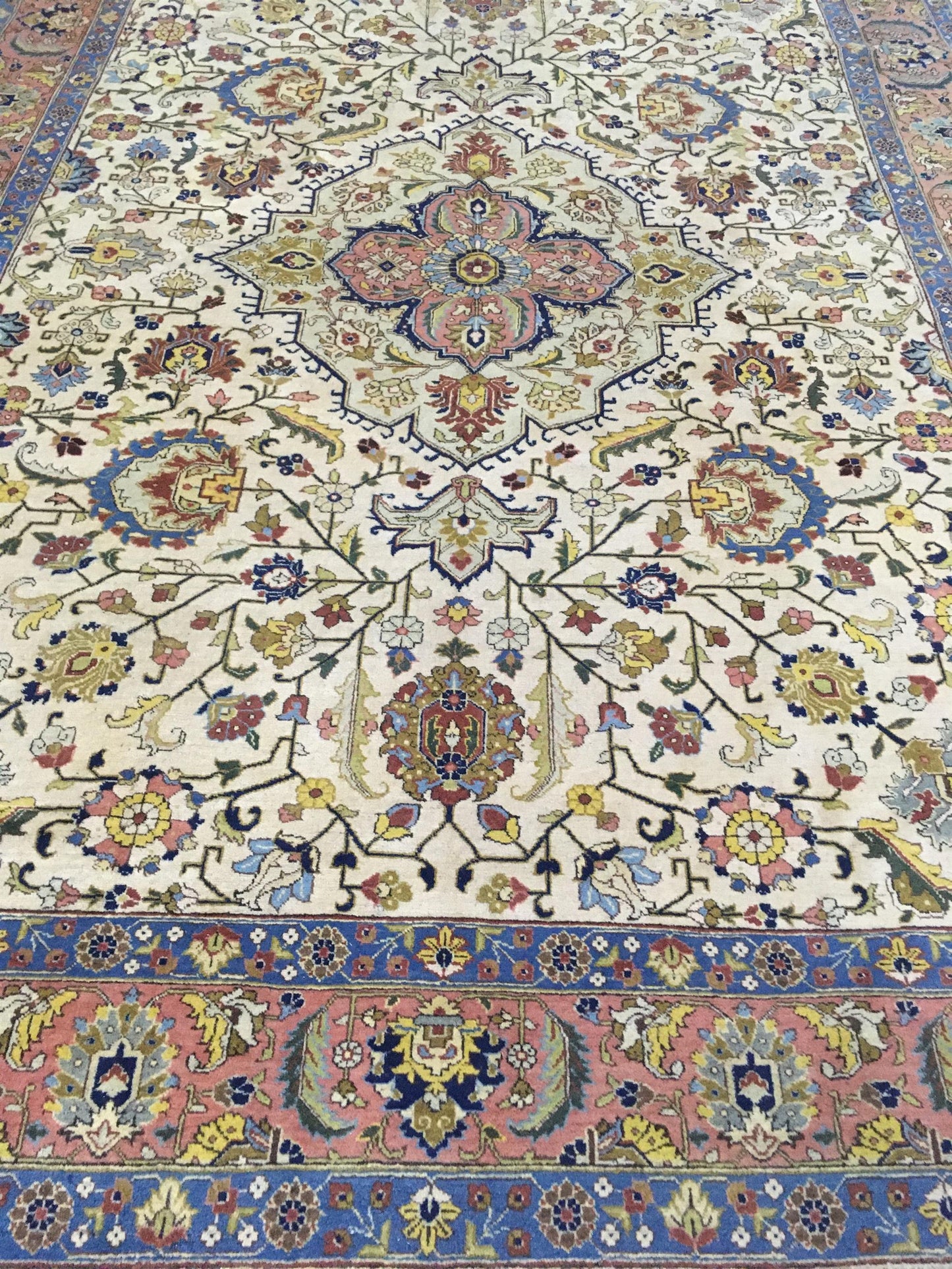 AORug#8495 size. 8' 06" x 12' 04"