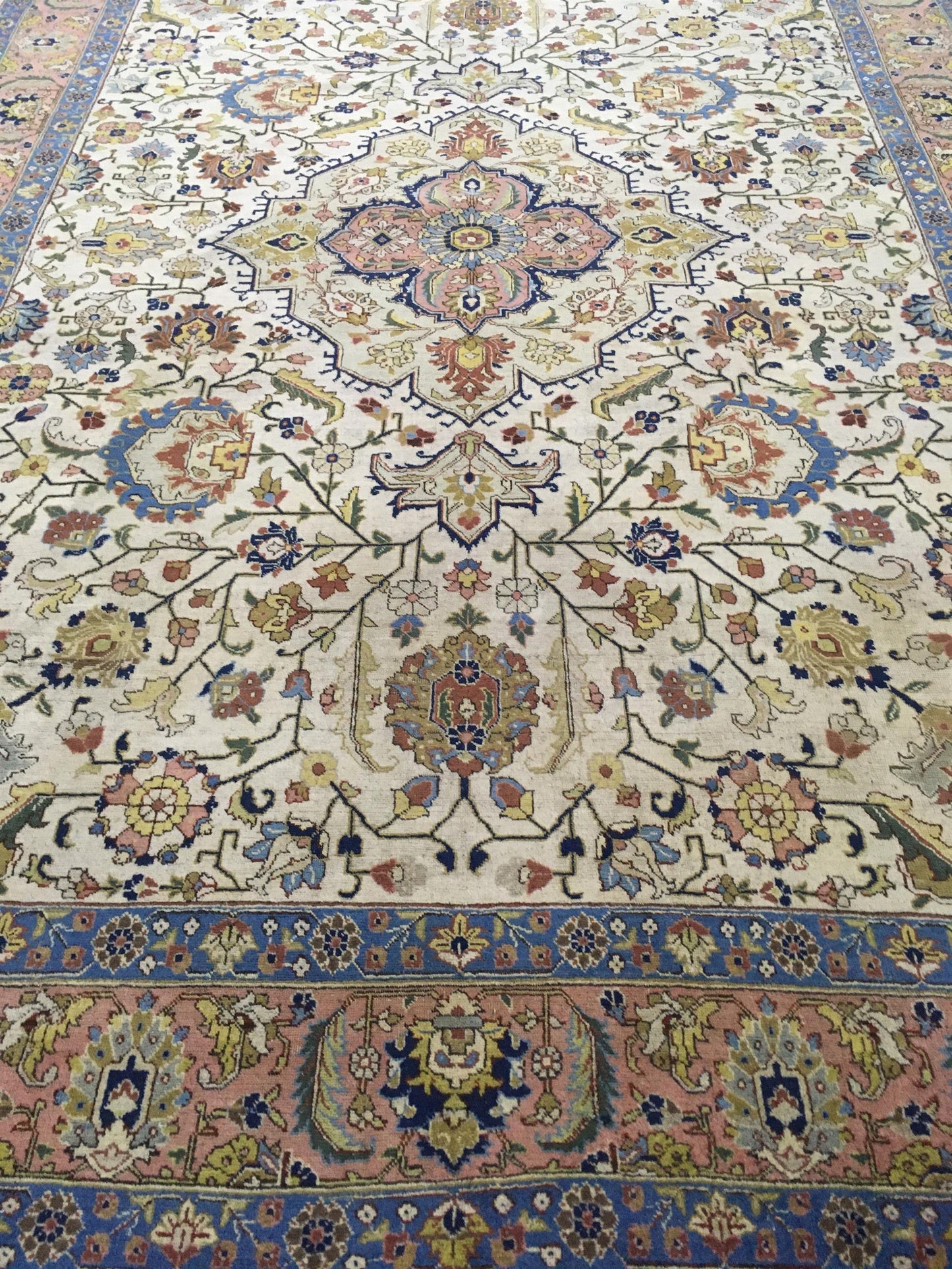 AORug#8495 size. 8' 06" x 12' 04"