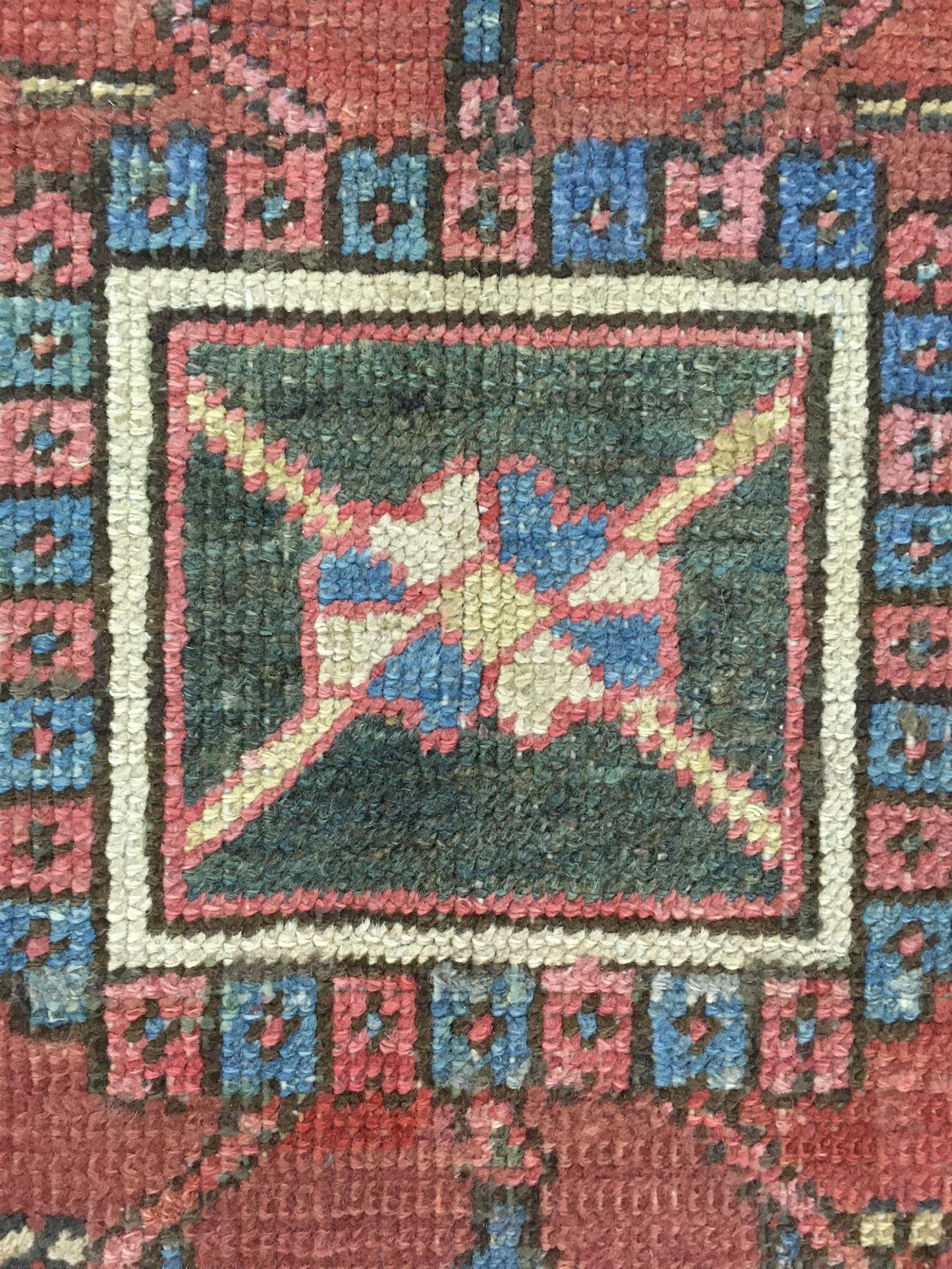 AORug#3174 size. 8' 07" x 11' 03"
