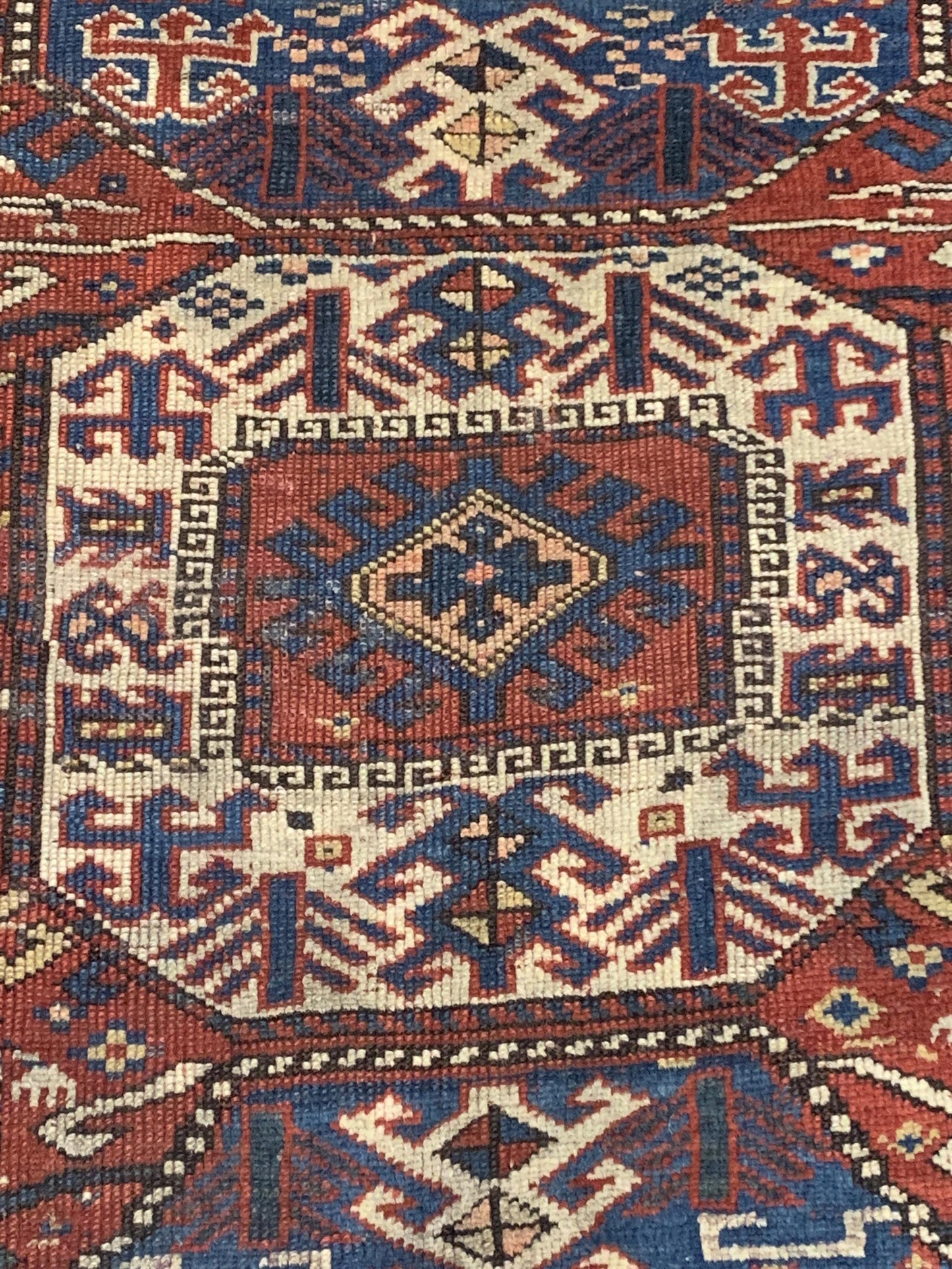 AORug#3296 size. 3' 07" x 6' 01"