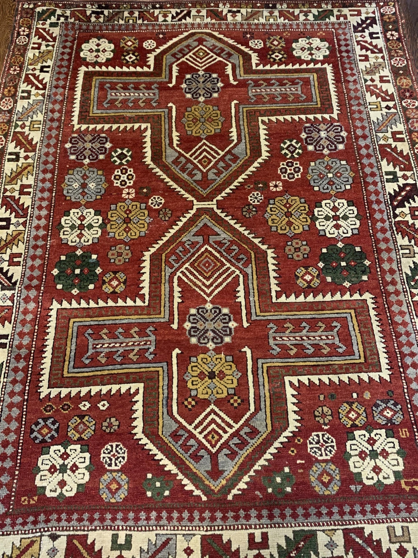 AORug#3952 size. 4' 01" x 5' 09"