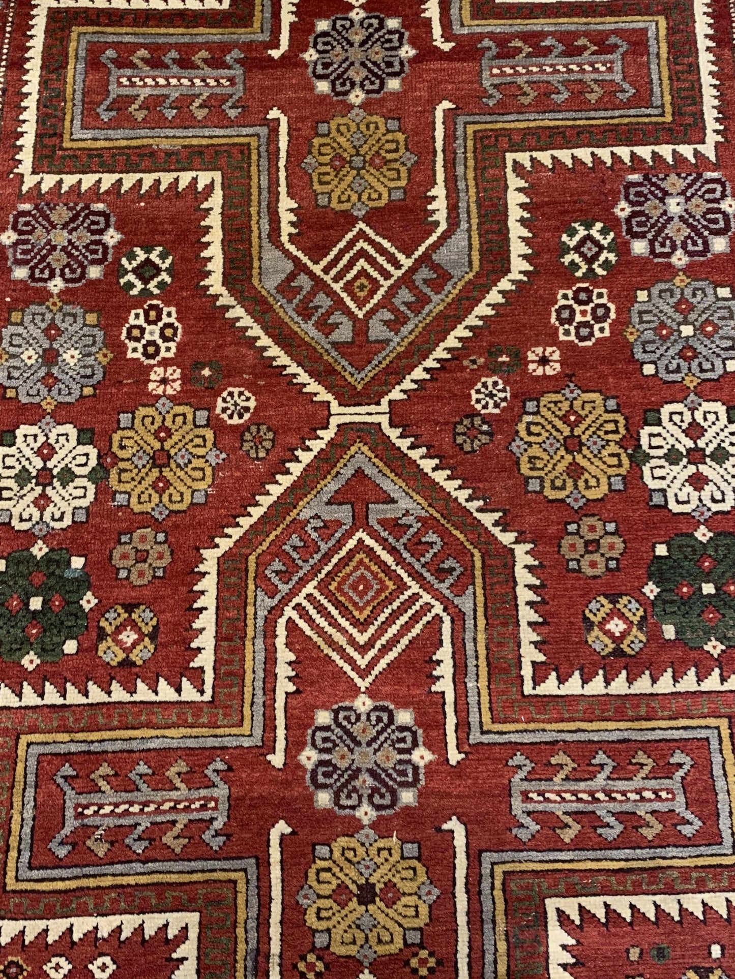 AORug#3952 size. 4' 01" x 5' 09"