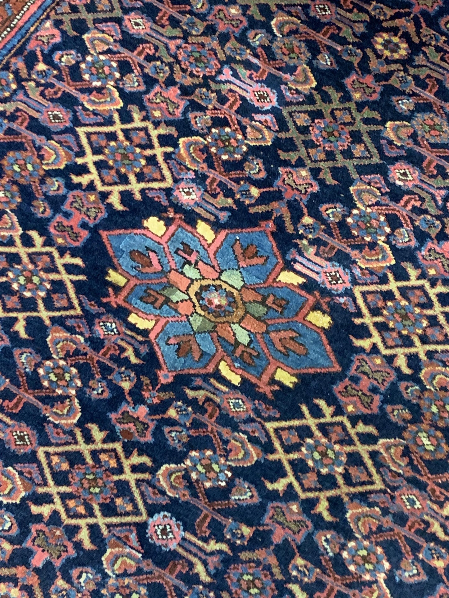 AORug#4070 size. 4' 06" x 6' 04"