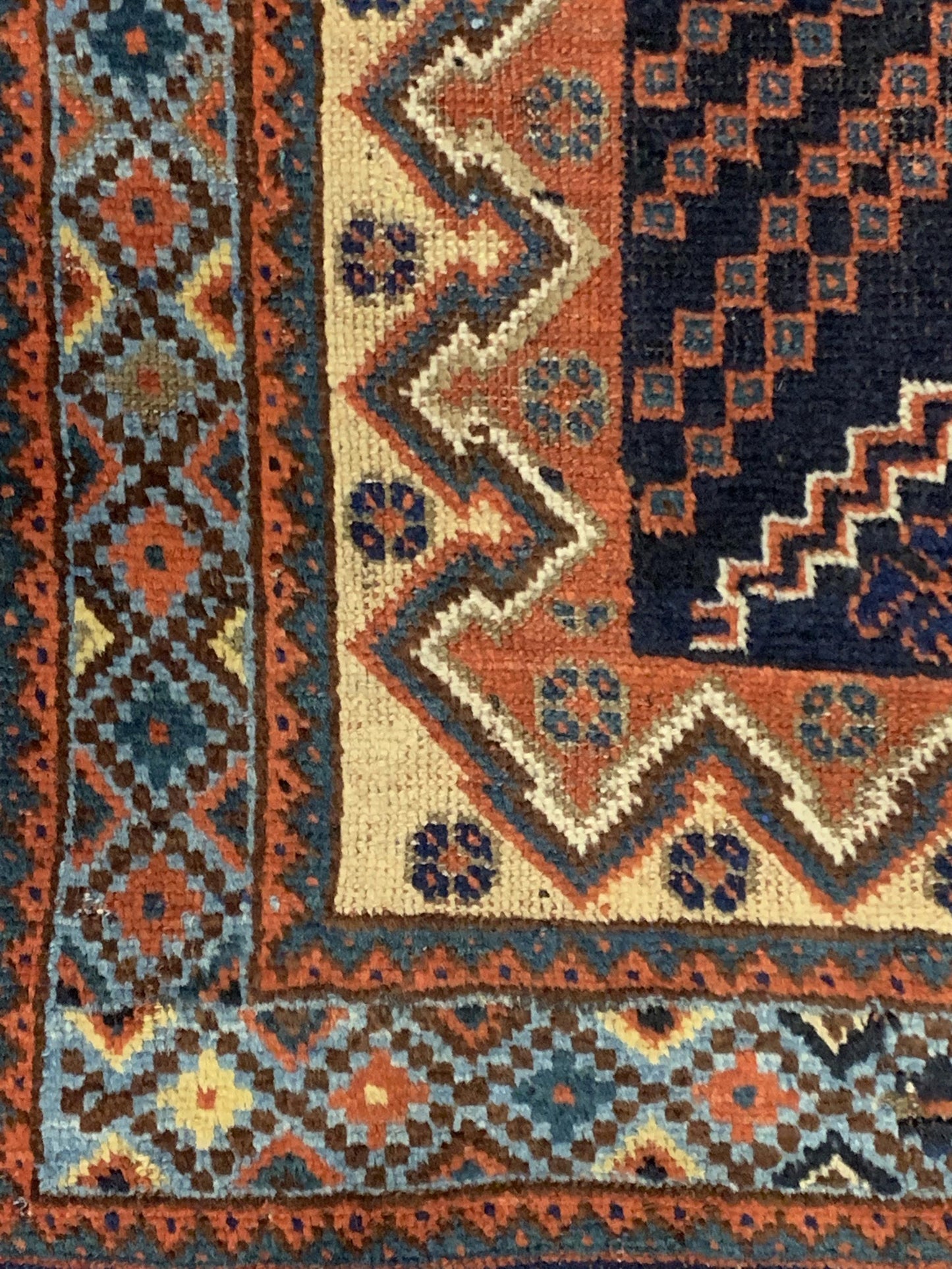 AORug#7687 size. 4' 10" x 6' 10"