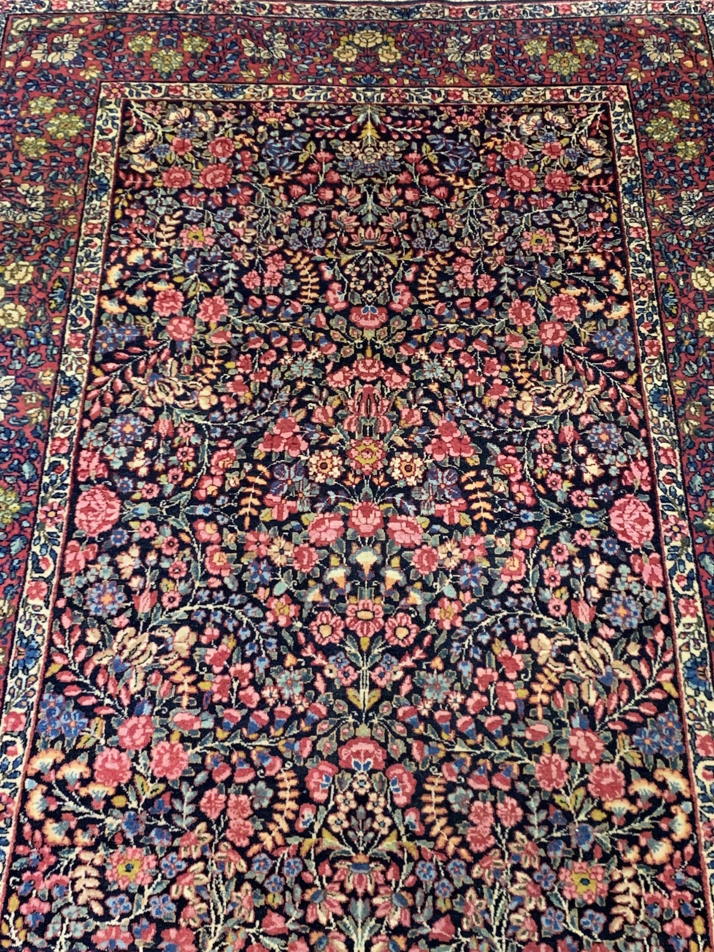 AORug#4062 size. 3' 10" x 5' 11"