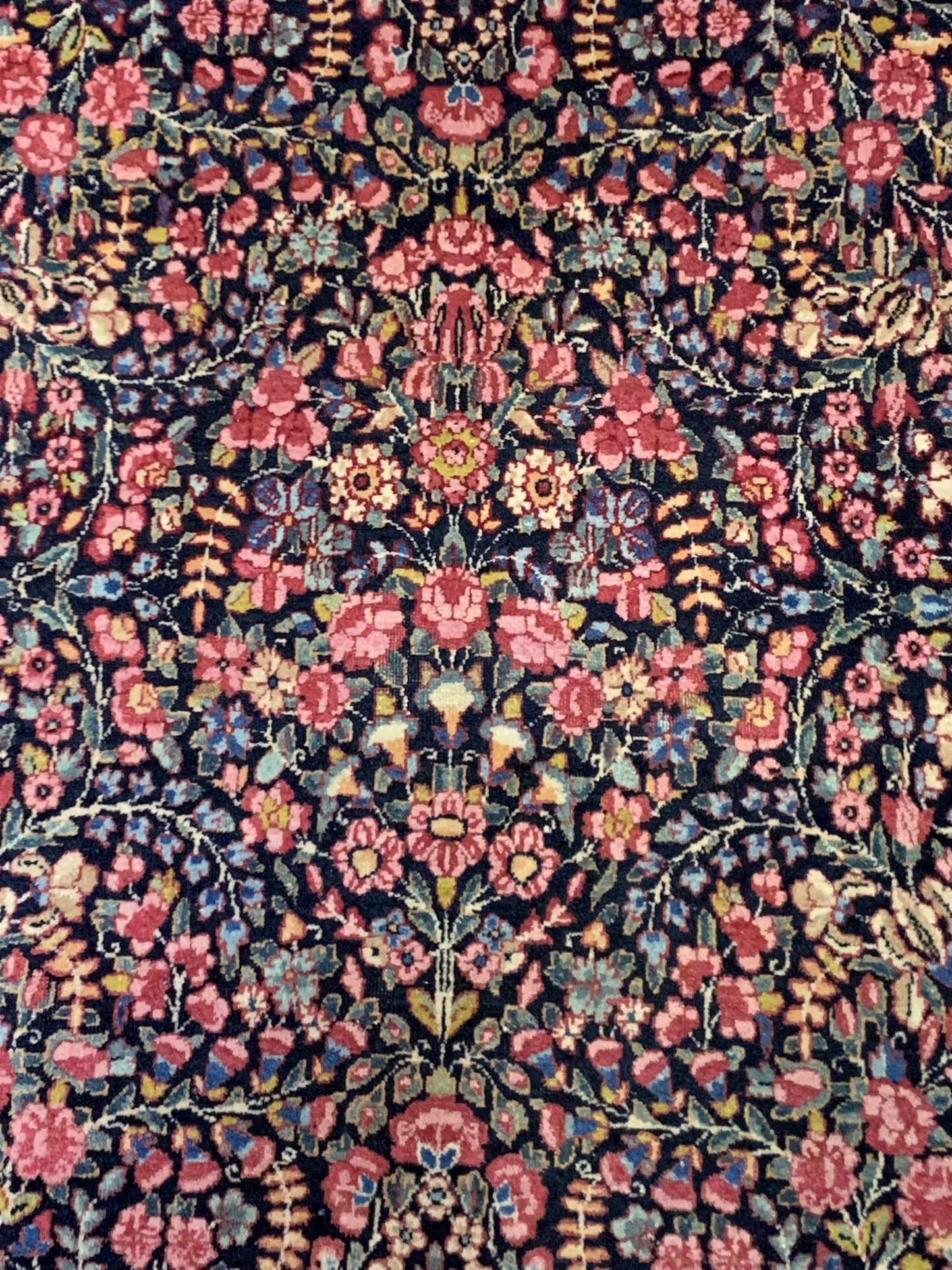 AORug#4062 size. 3' 10" x 5' 11"