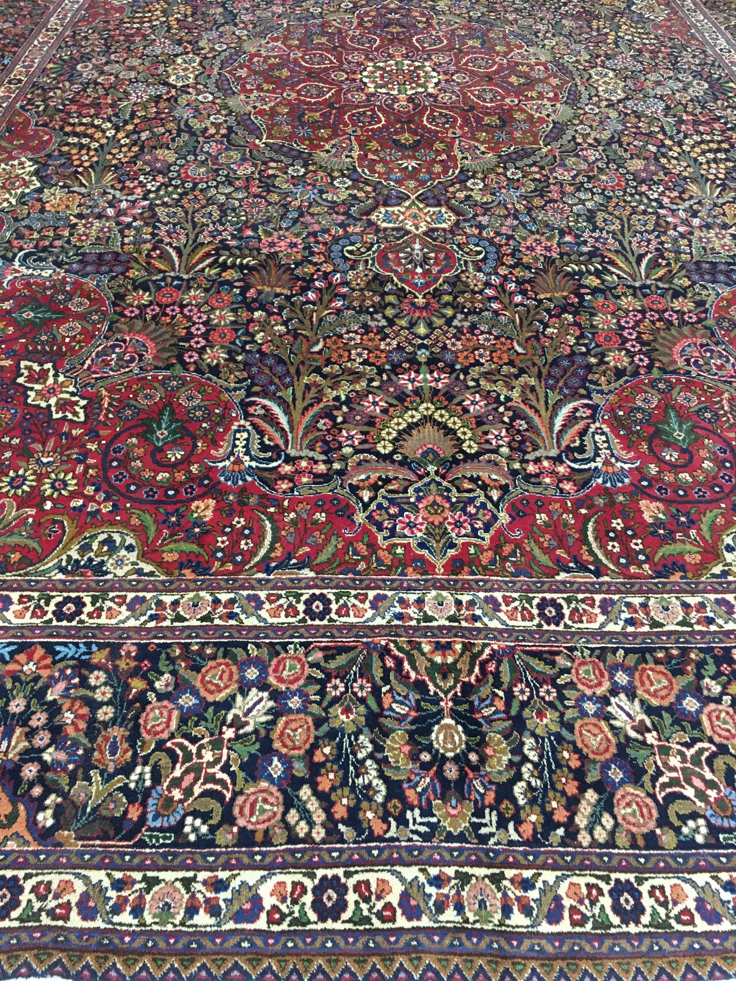 AORug#13302 size. 14' 02" x 21' 11"