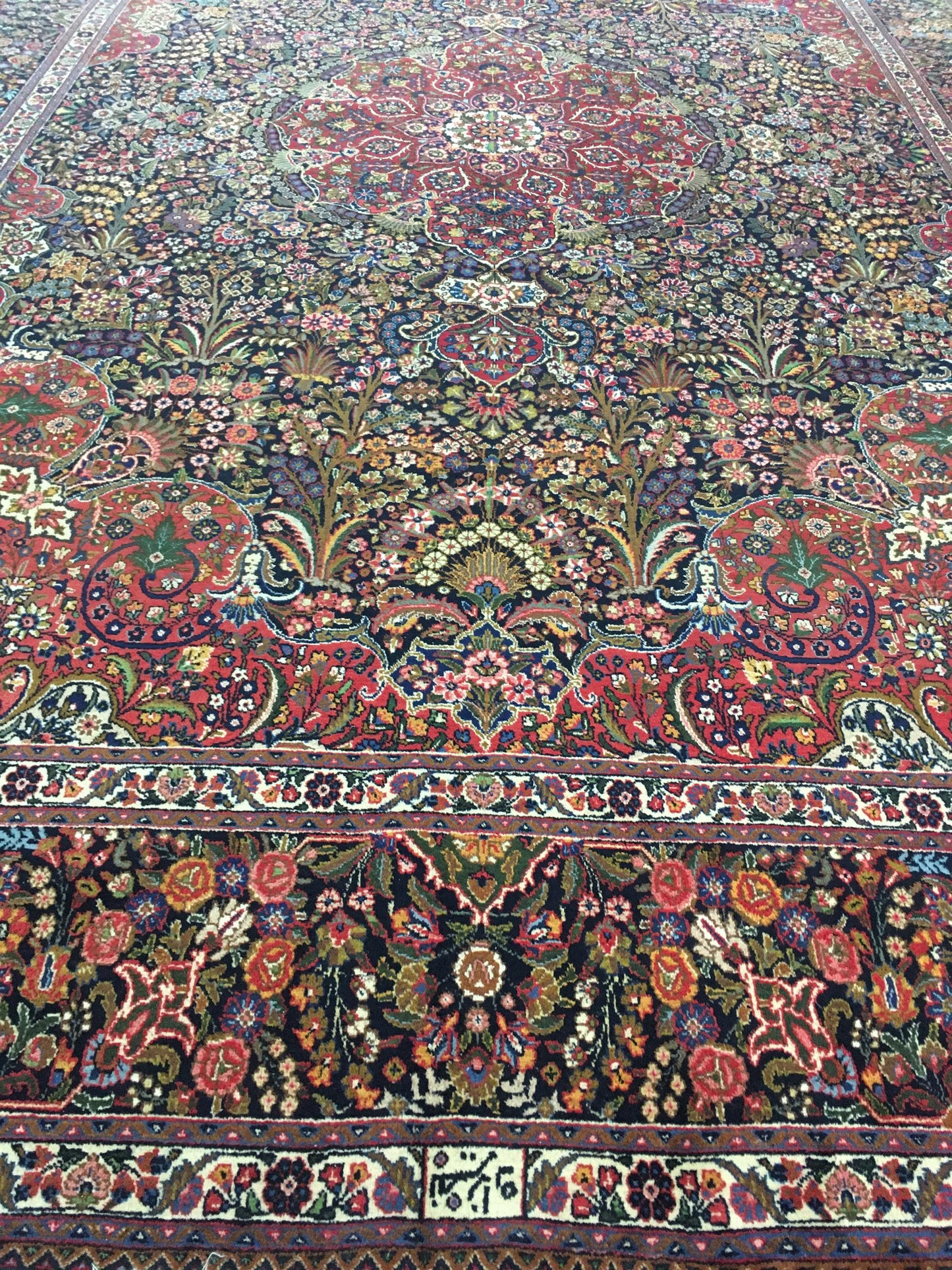 AORug#13302 size. 14' 02" x 21' 11"