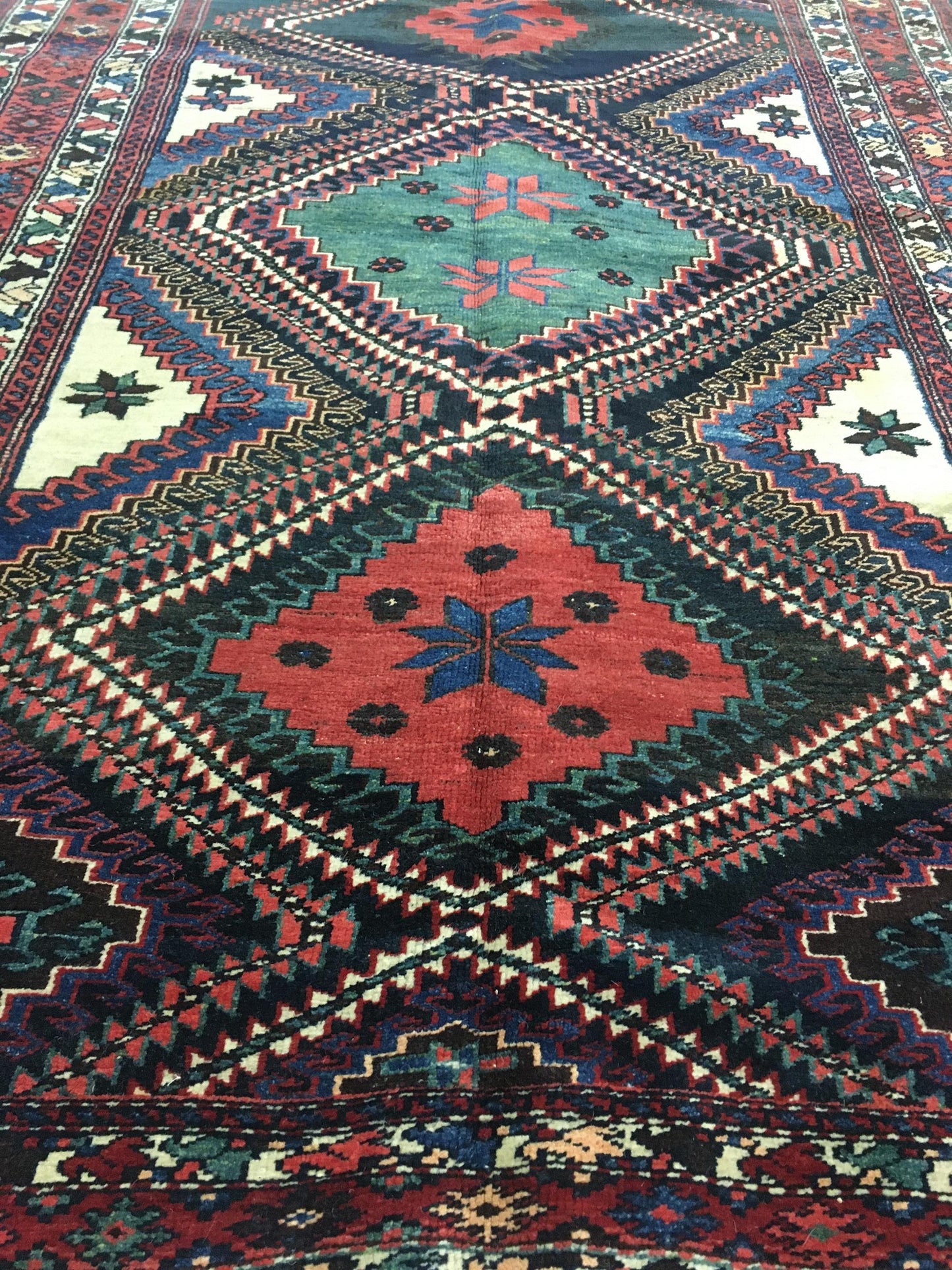 AORug#8732 size. 4' 06" x 7' 00"