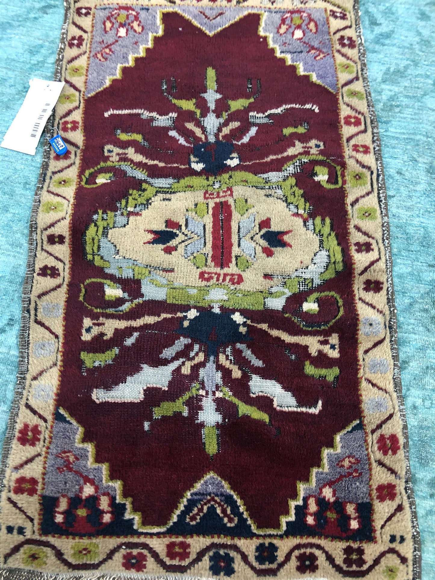 AORug#1907 size. 1' 09" x 3' 02"