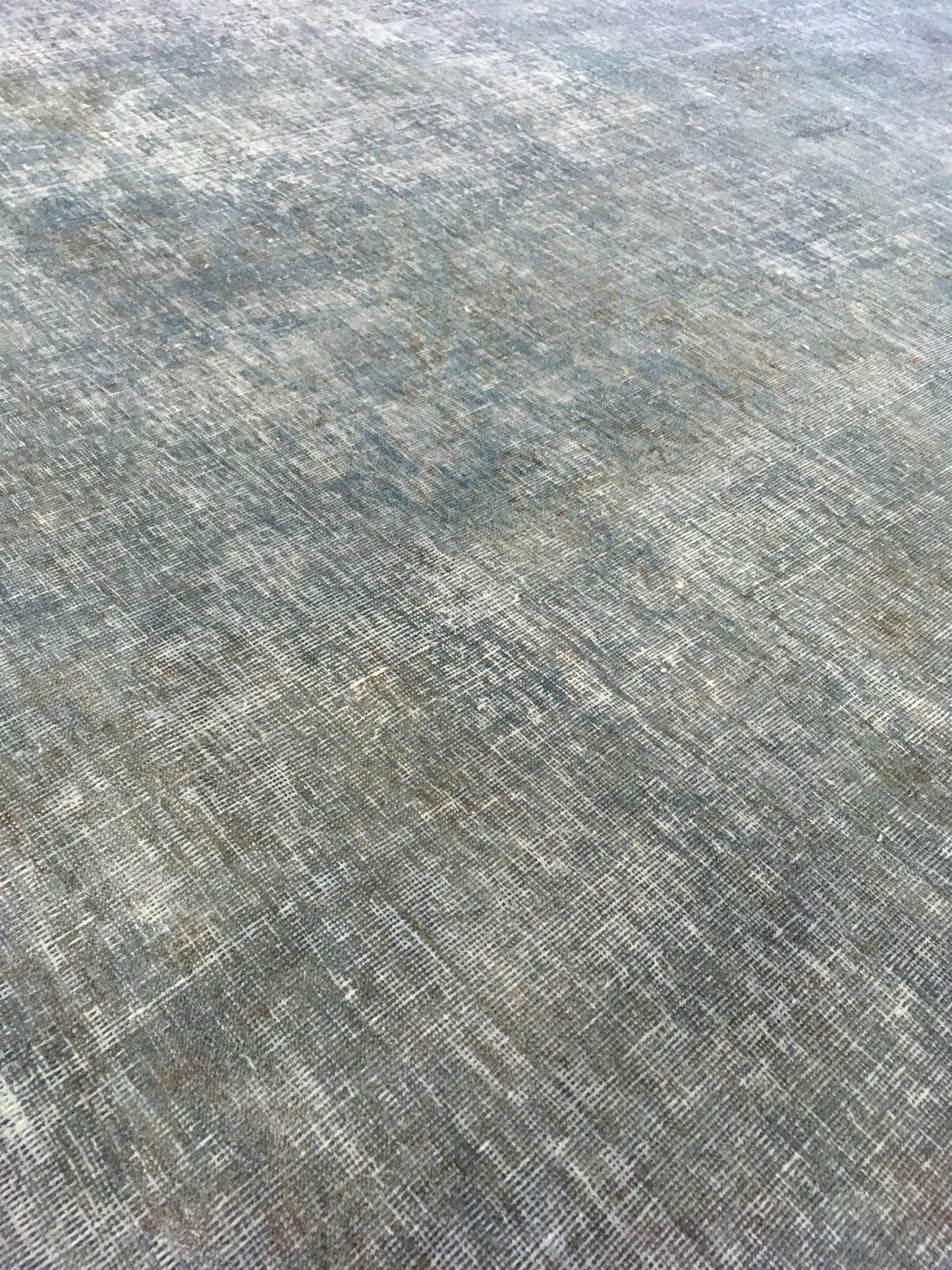 AORug#10700 size. 9' 10" x 12' 02"