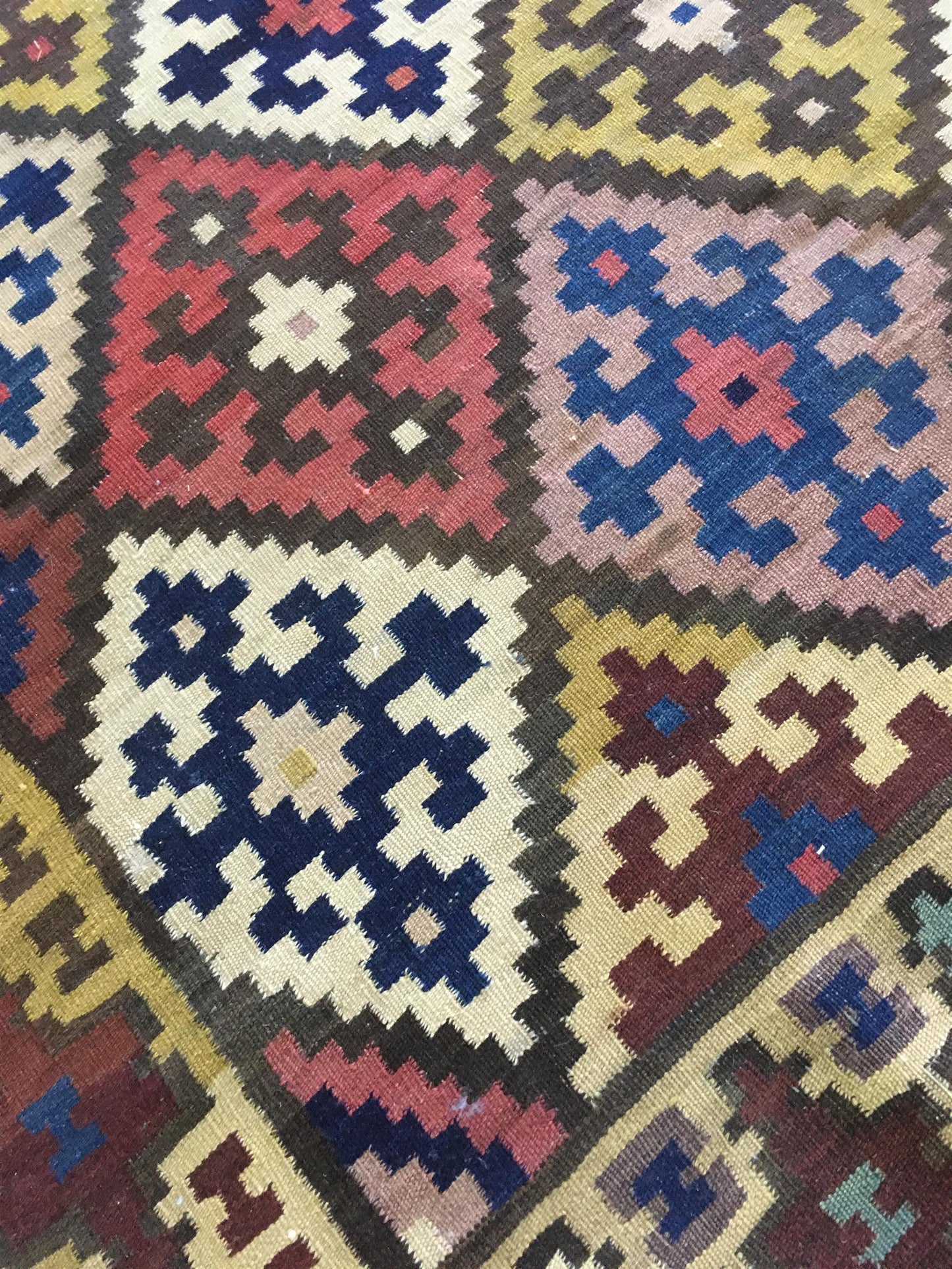 AORug#2541 size. 5' 07" x 10' 08"