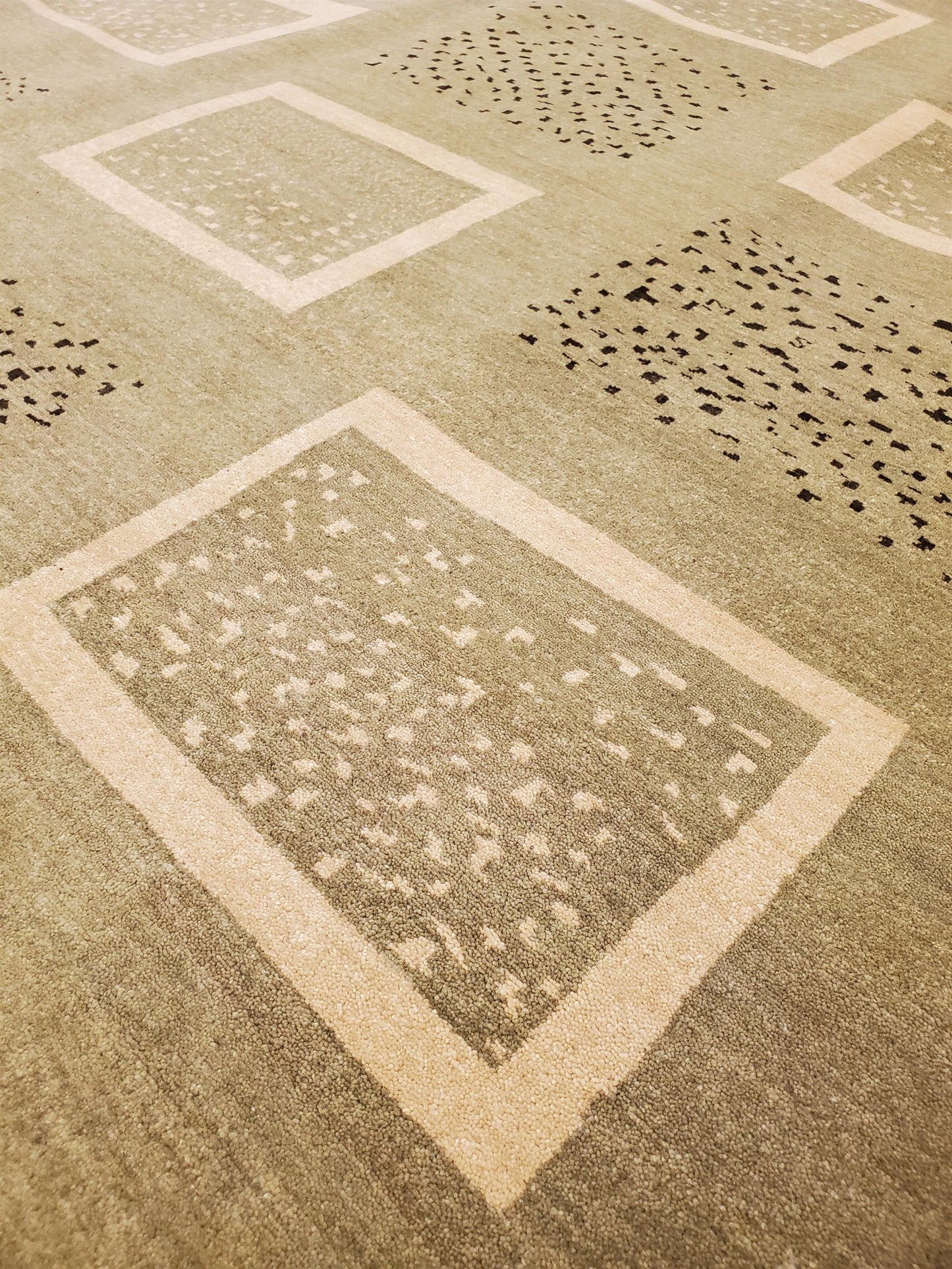 AORug#2285 size. 8' 00" x 9' 11"