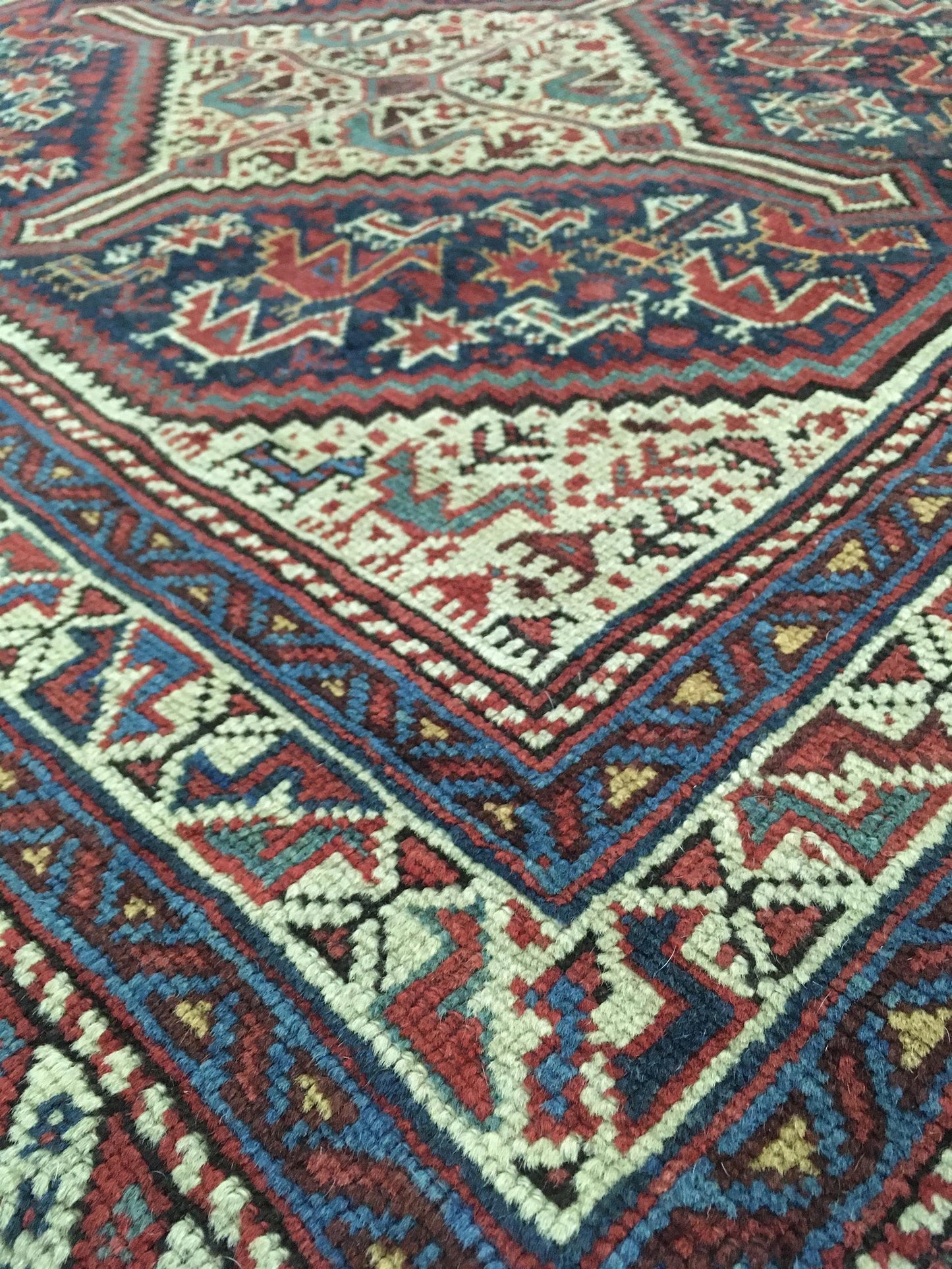 AORug#13776 size. 3' 08" x 6' 04"