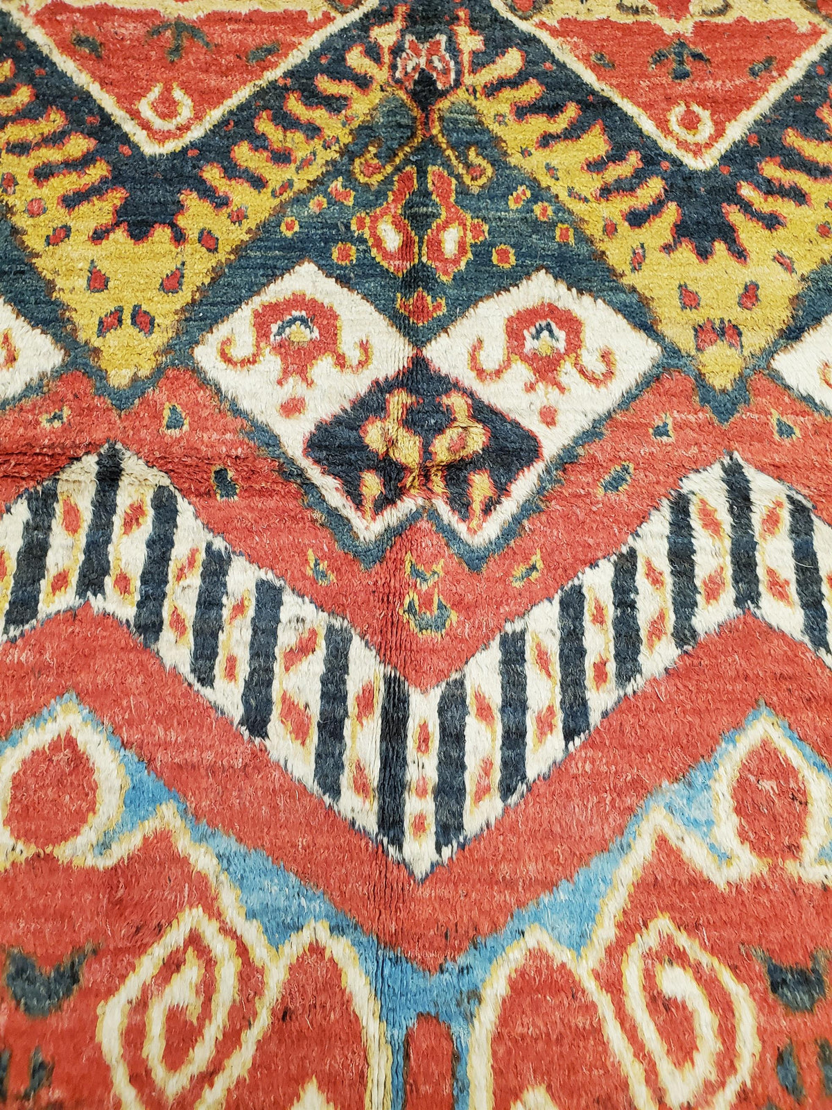 AORug#9851 size. 8' 04" x 9' 07"