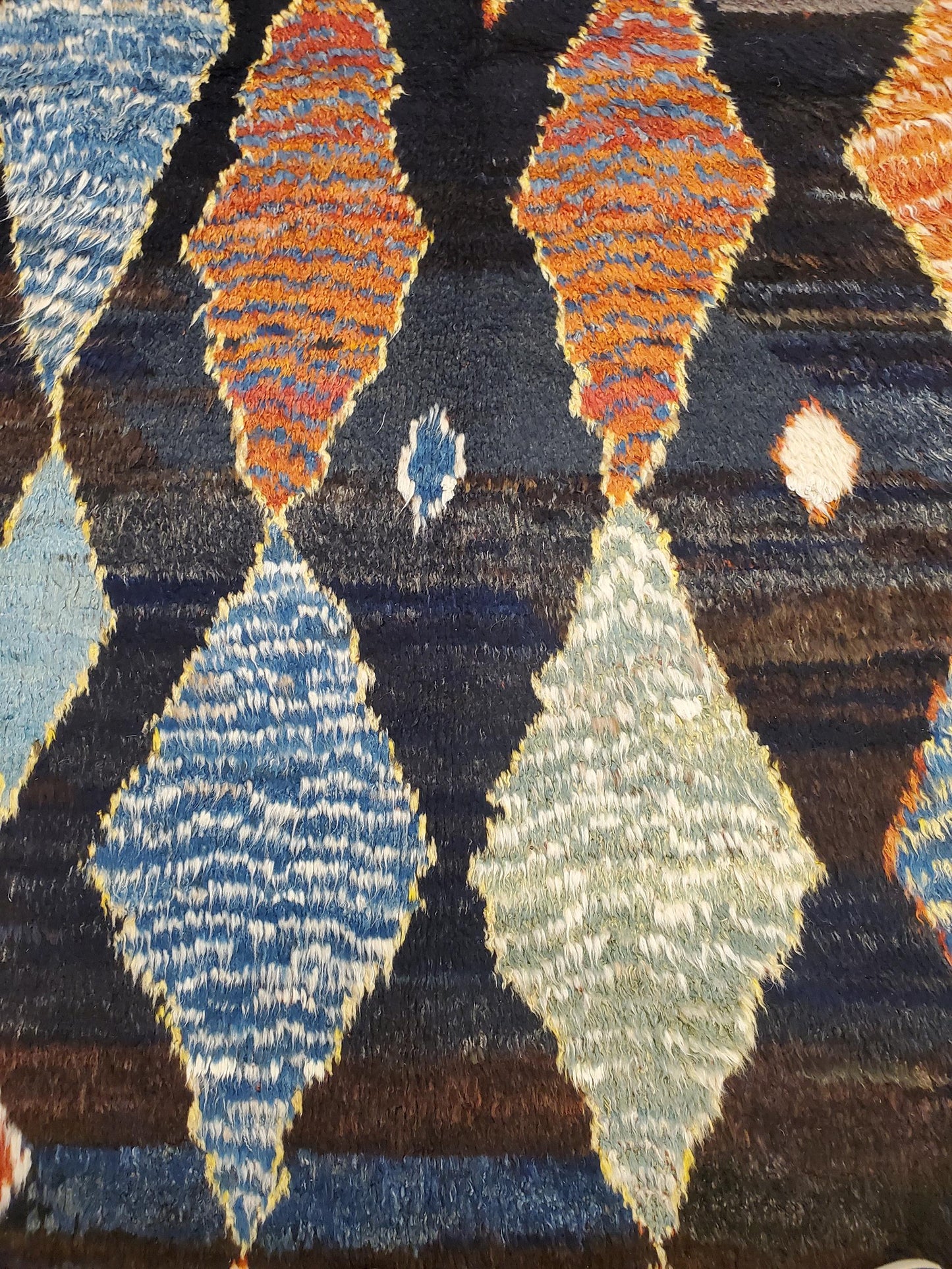 AORug#10548 size. 8' 05" x 10' 03"