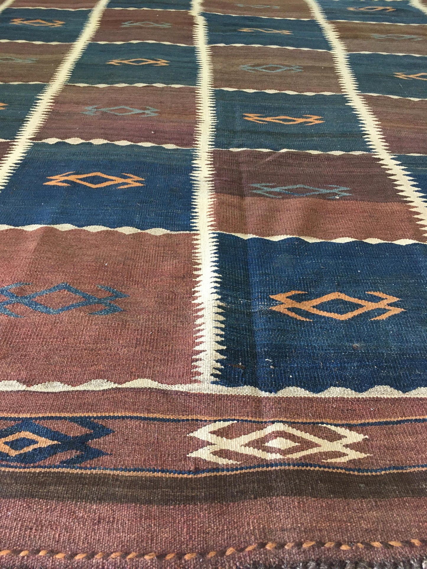 AORug#13903 size. 6' 04" x 12' 04"