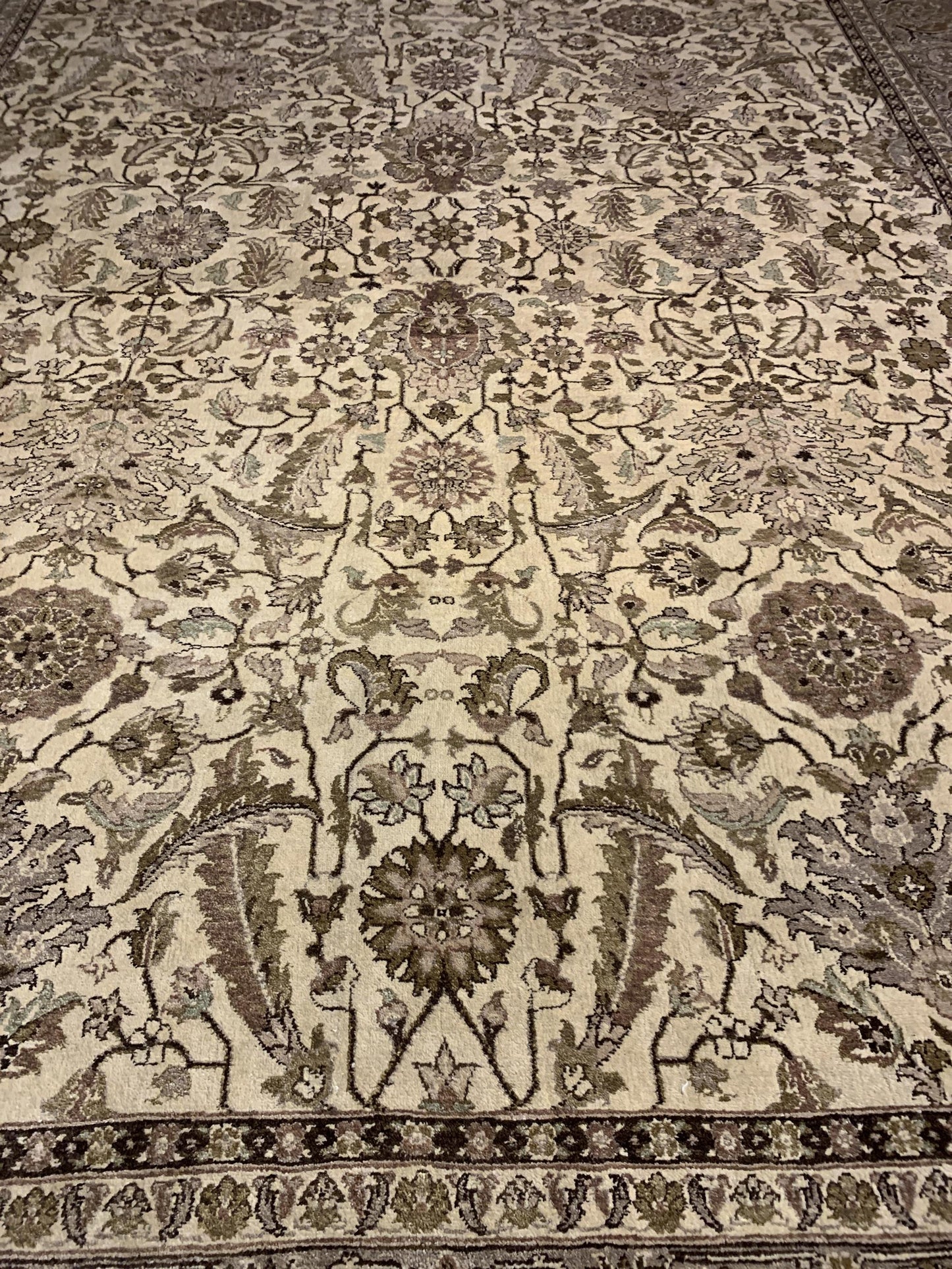 AORug#2323 size. 9' 01" x 12' 05"