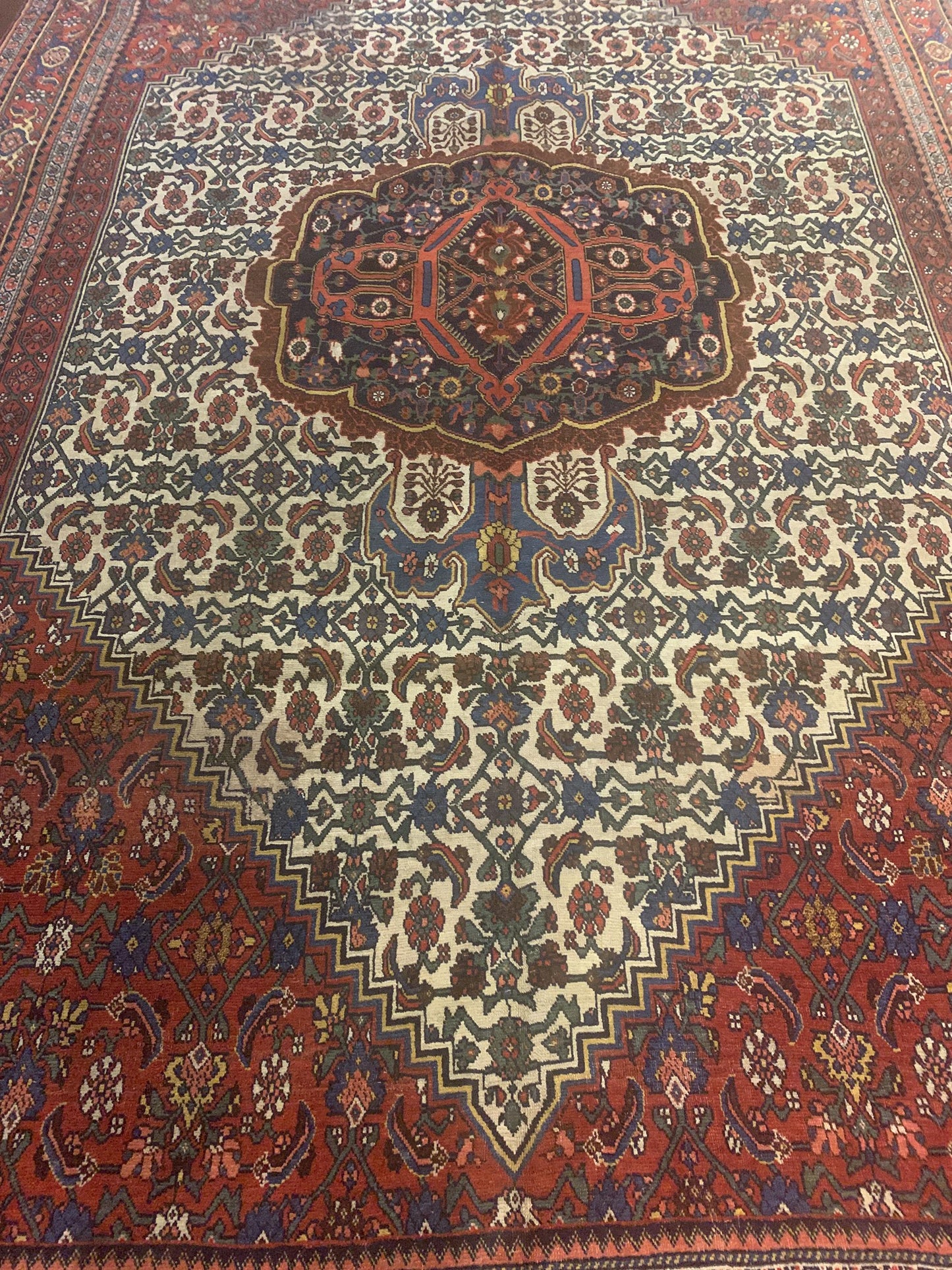 AORug#4642 size. 7' 08" x 12' 02"
