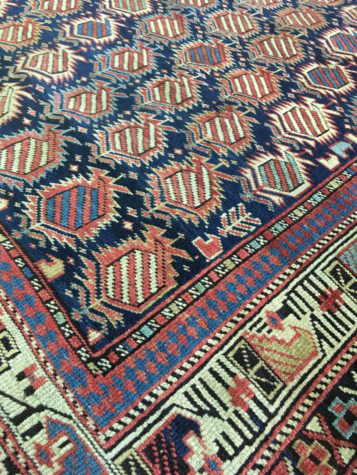 AORug#2709 size. 4' 00" x 5' 04"