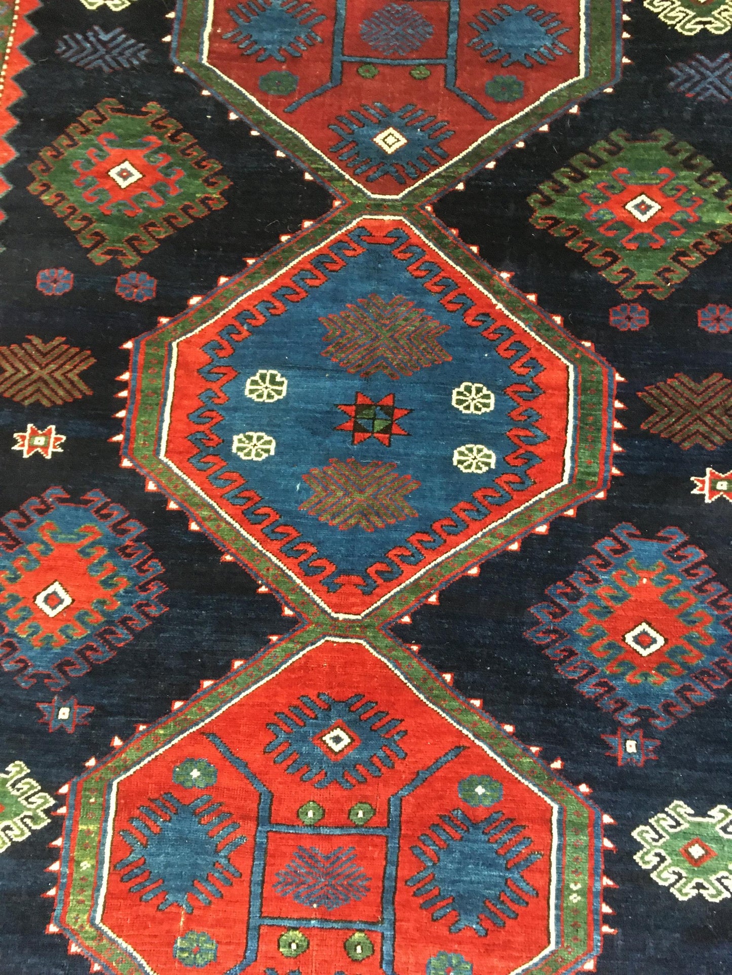 AORug#4688 size. 6' 03" x 9' 04"