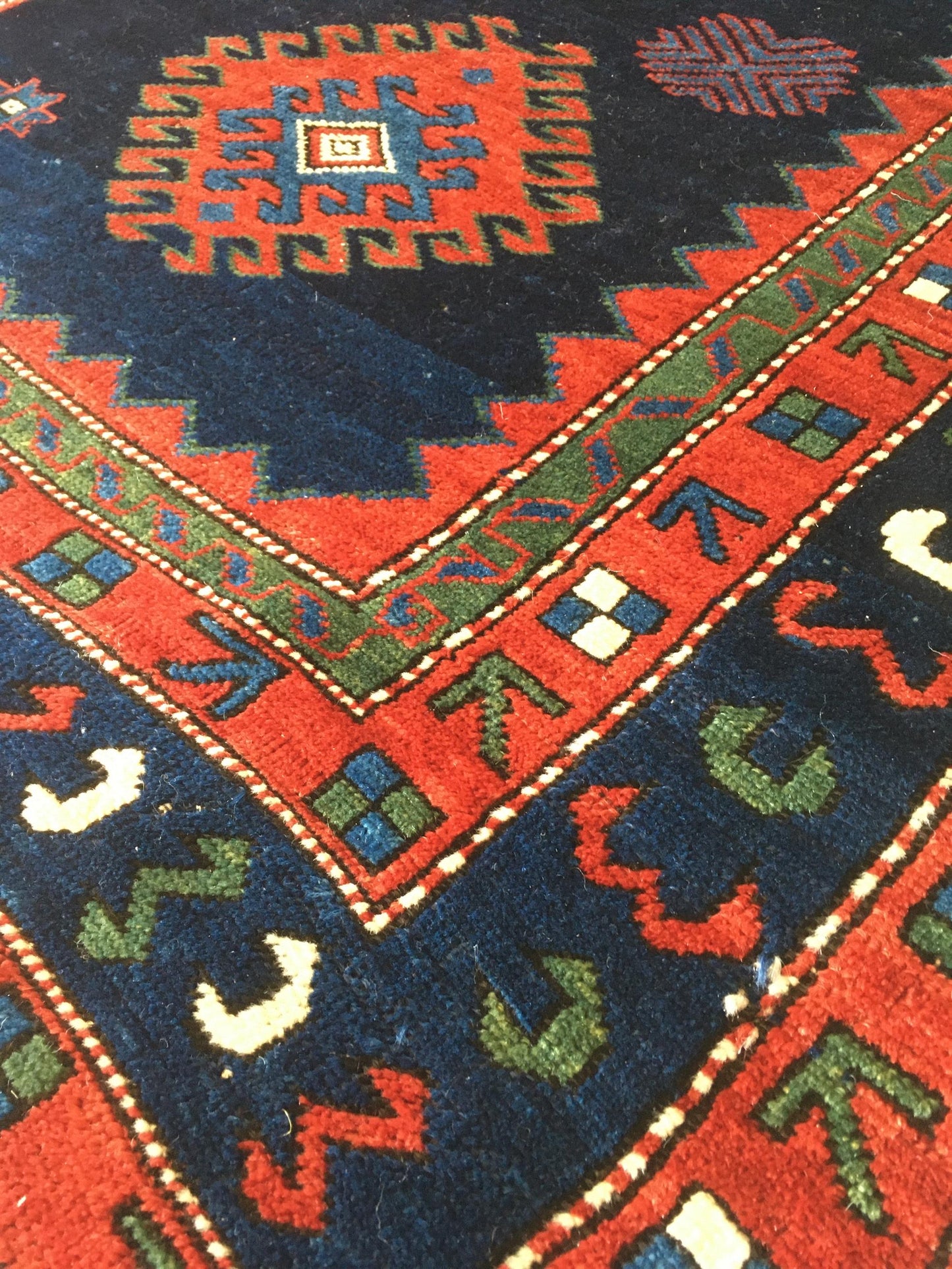 AORug#4688 size. 6' 03" x 9' 04"