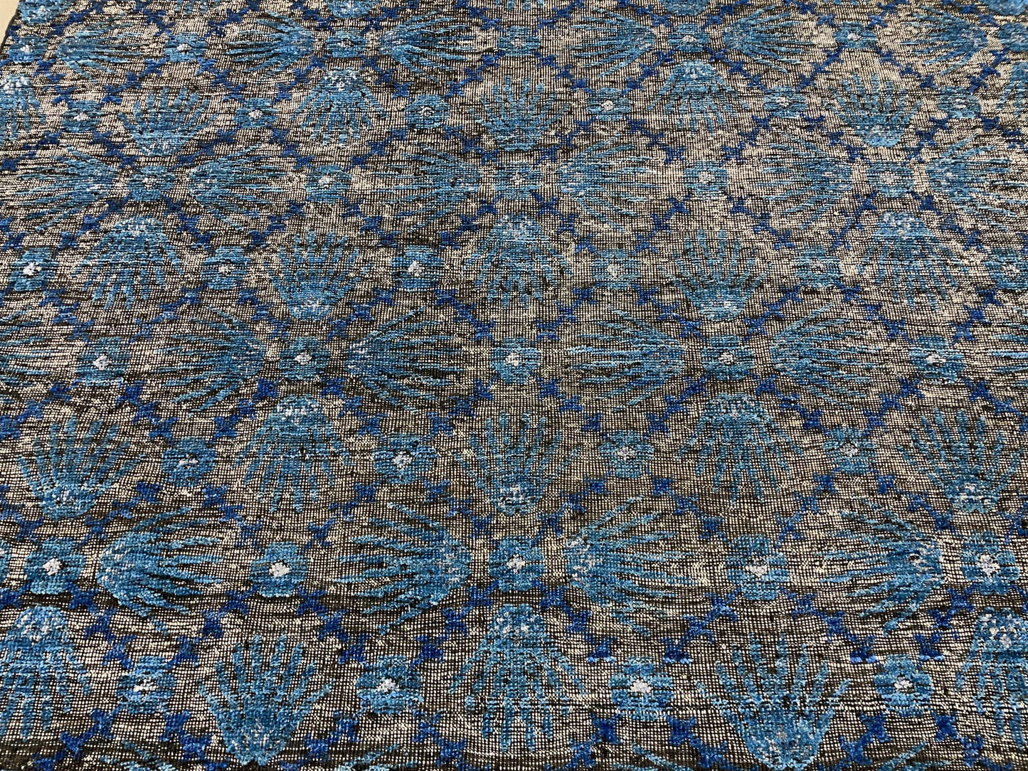 AORug#13815 size. 5' 08" x 7' 11"