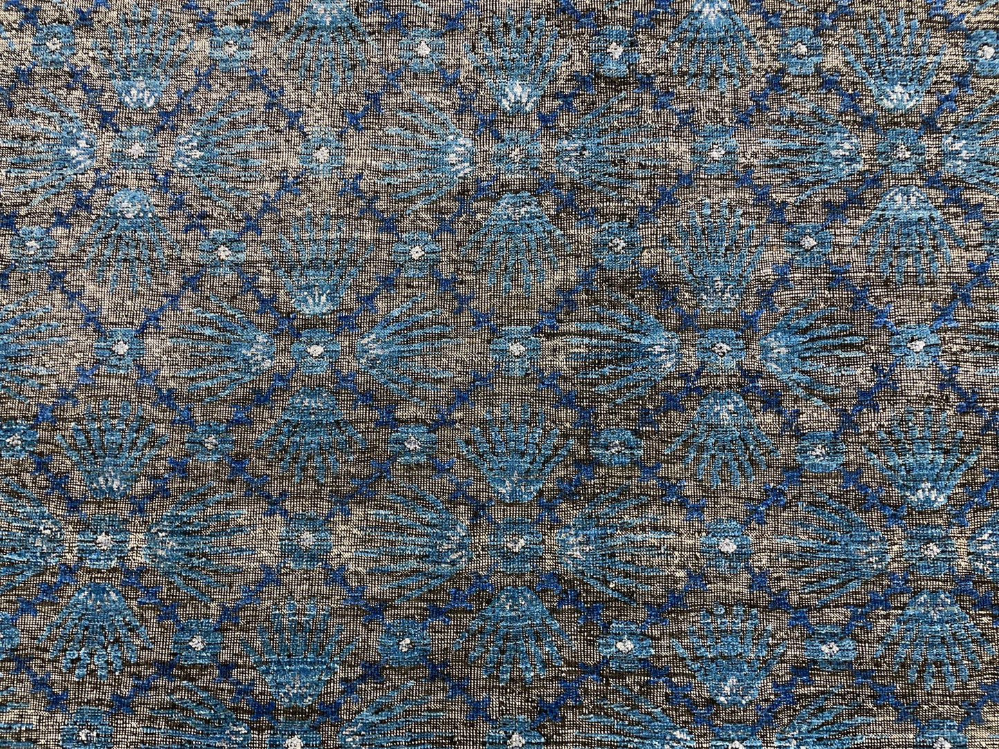 AORug#13815 size. 5' 08" x 7' 11"