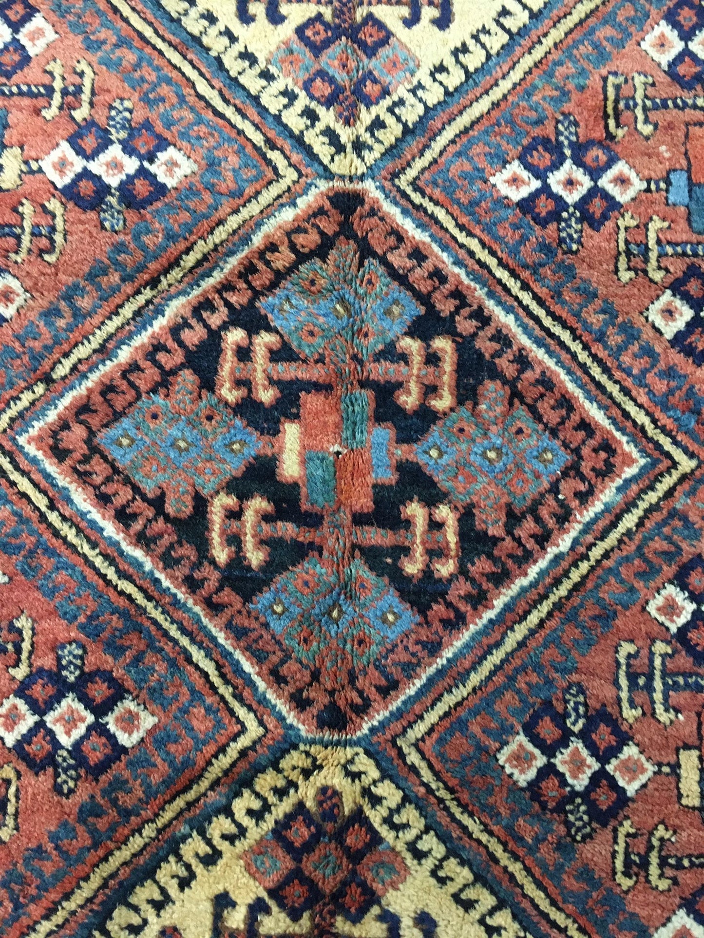 AORug#9847 size. 5' 00" x 6' 00"