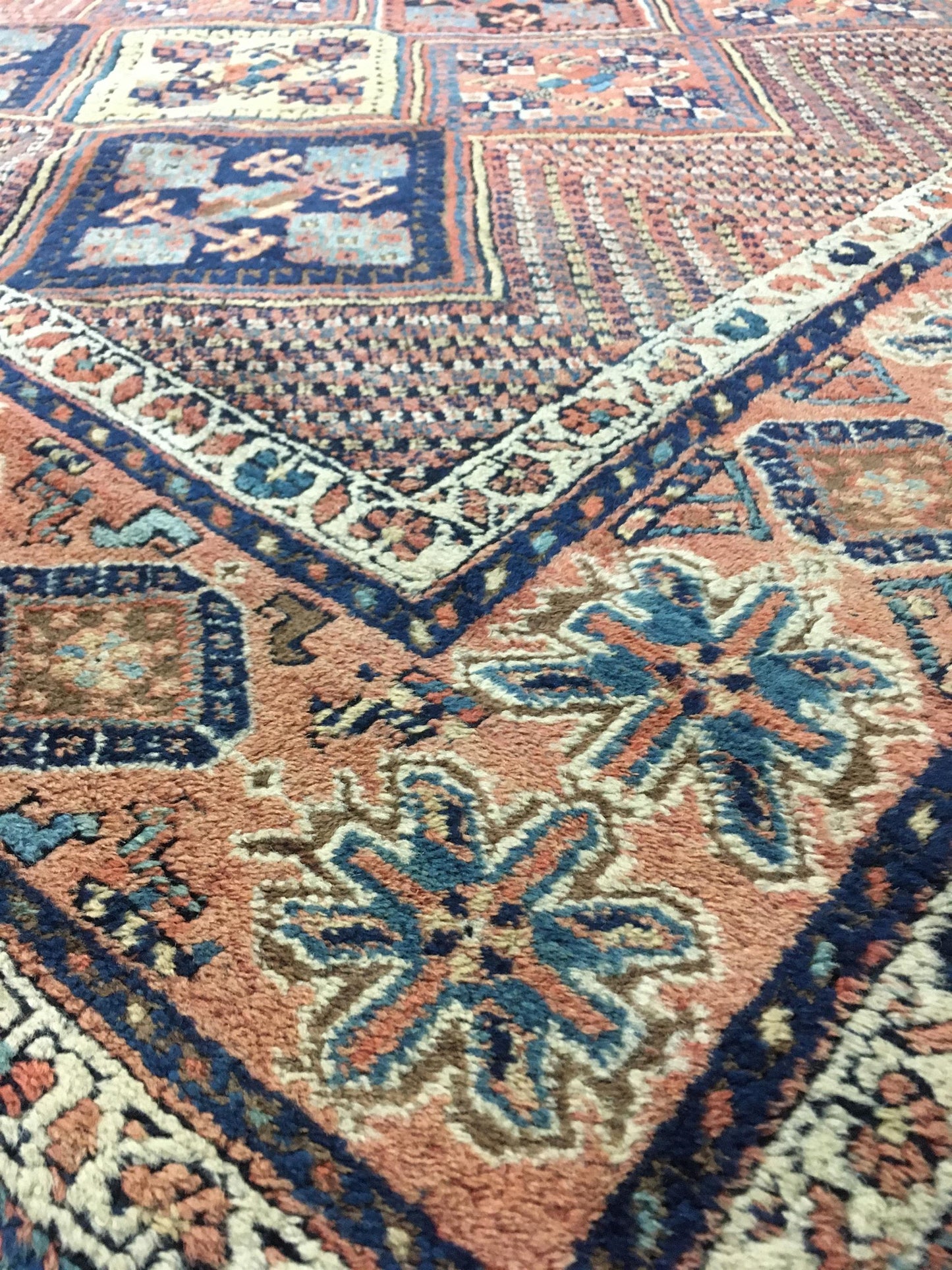 AORug#9847 size. 5' 00" x 6' 00"