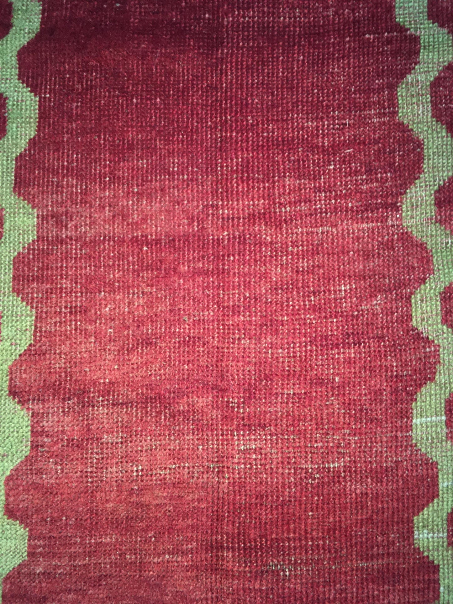 AORug#3931 size. 3' 04" x 5' 02"