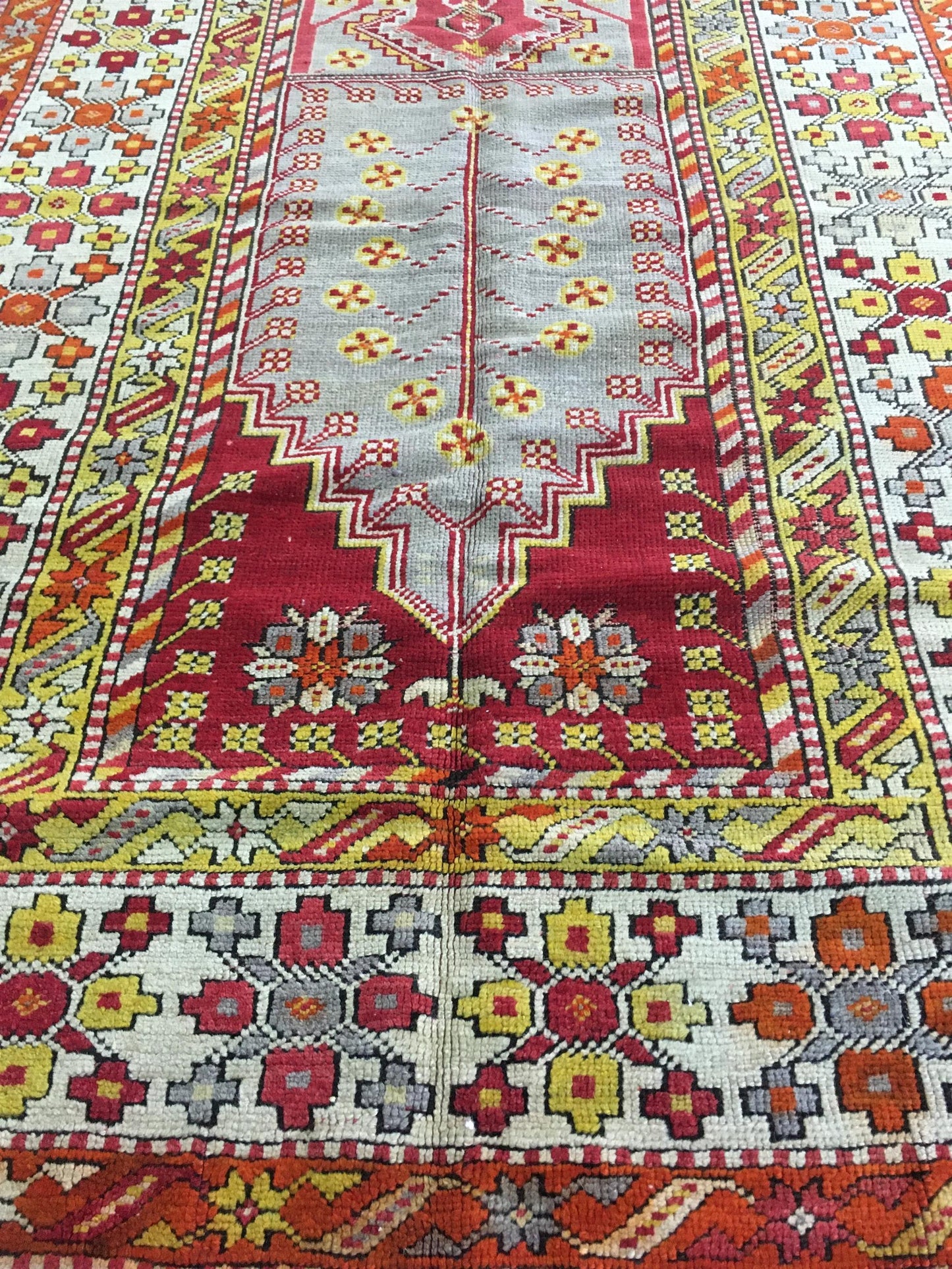 AORug#4080 size. 3' 09" x 5' 06"