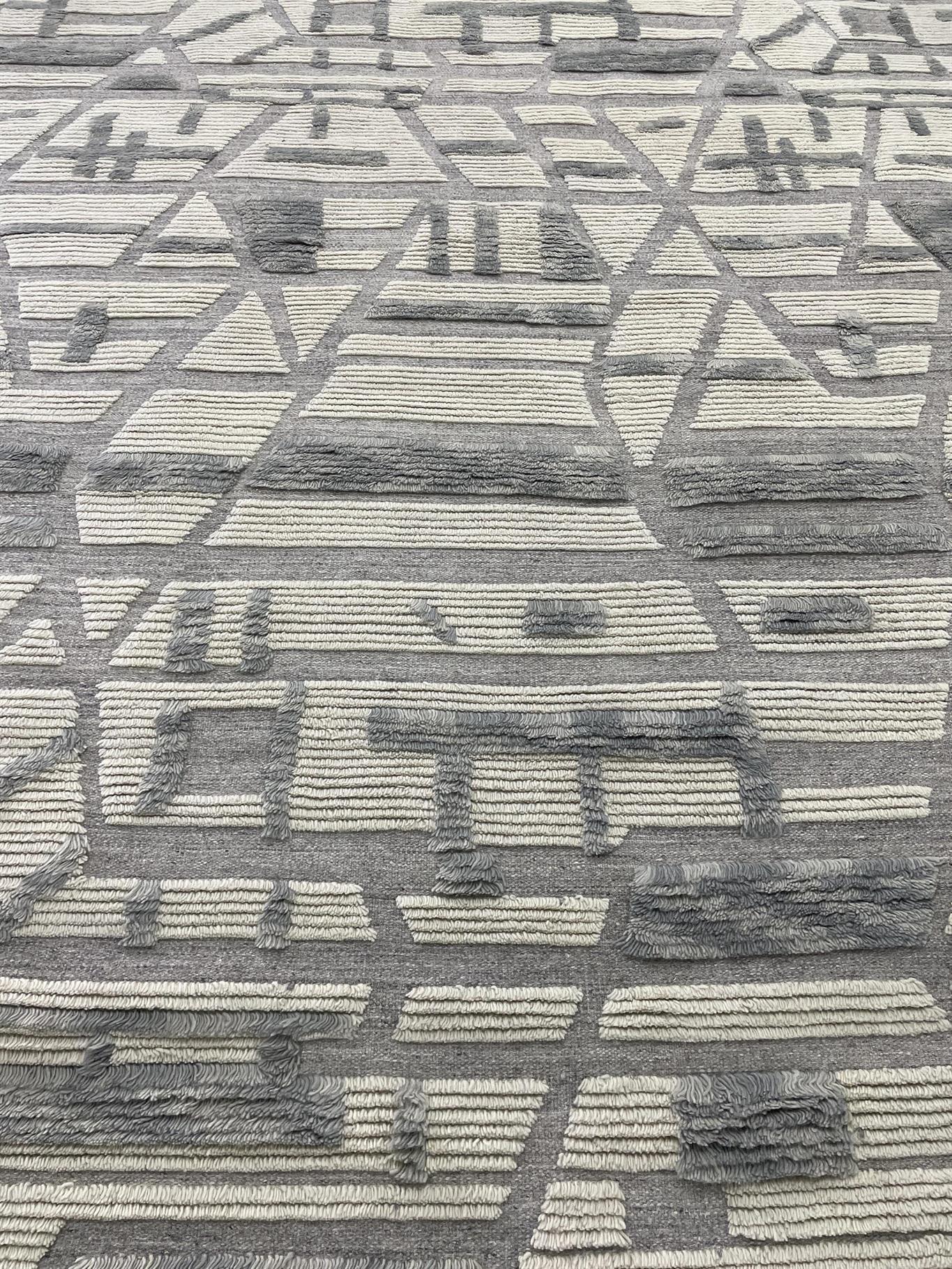 AORug#13781 size. 9'0" X 12'0"