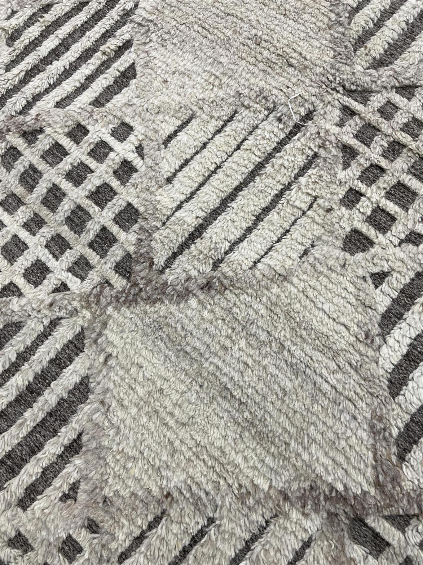 AORug#16259 size. 9'0" X 12'0"