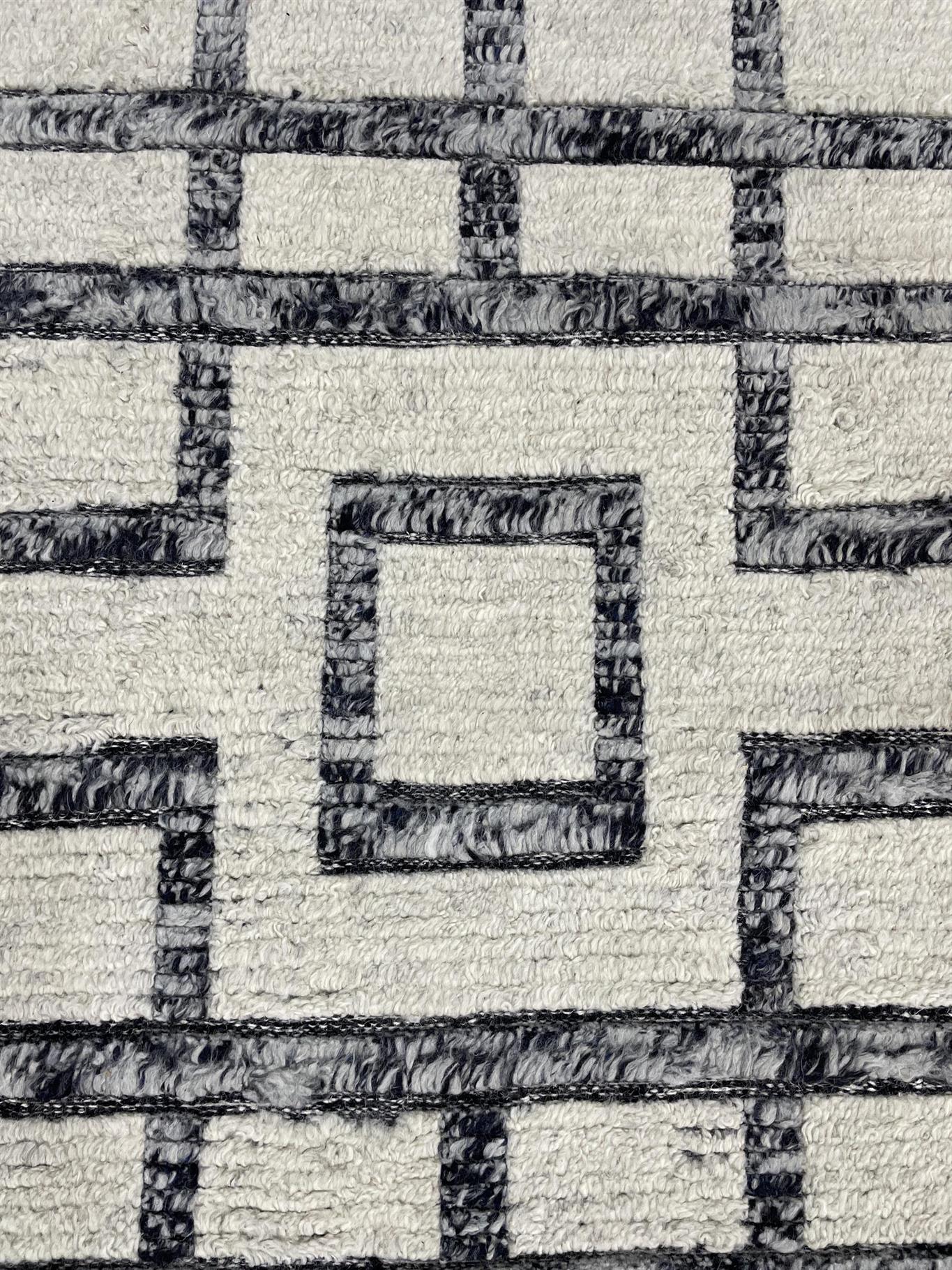 AORug#13777 size. 9'0" X 12'0"