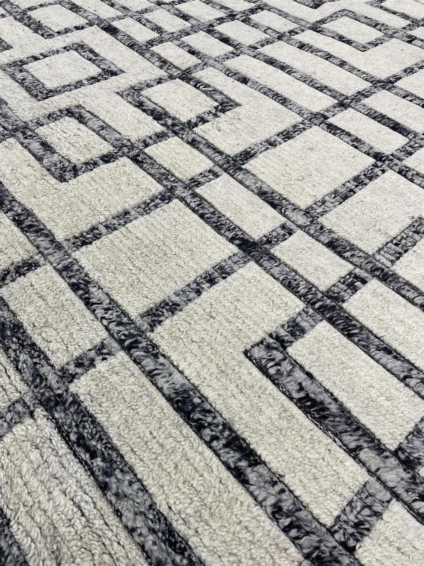 AORug#13777 size. 9'0" X 12'0"