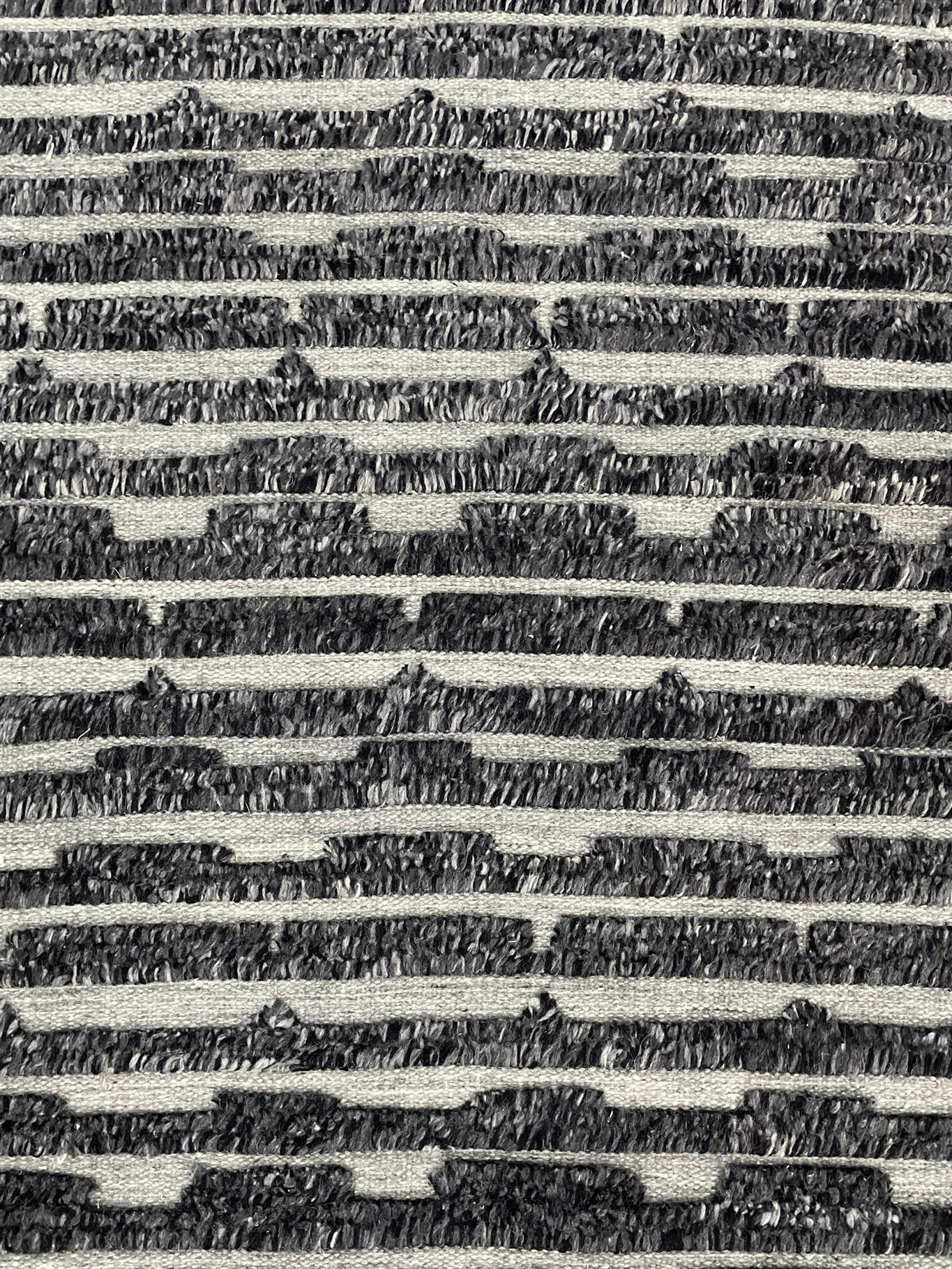 AORug#15477 size. 9' 0" x 12' 0"