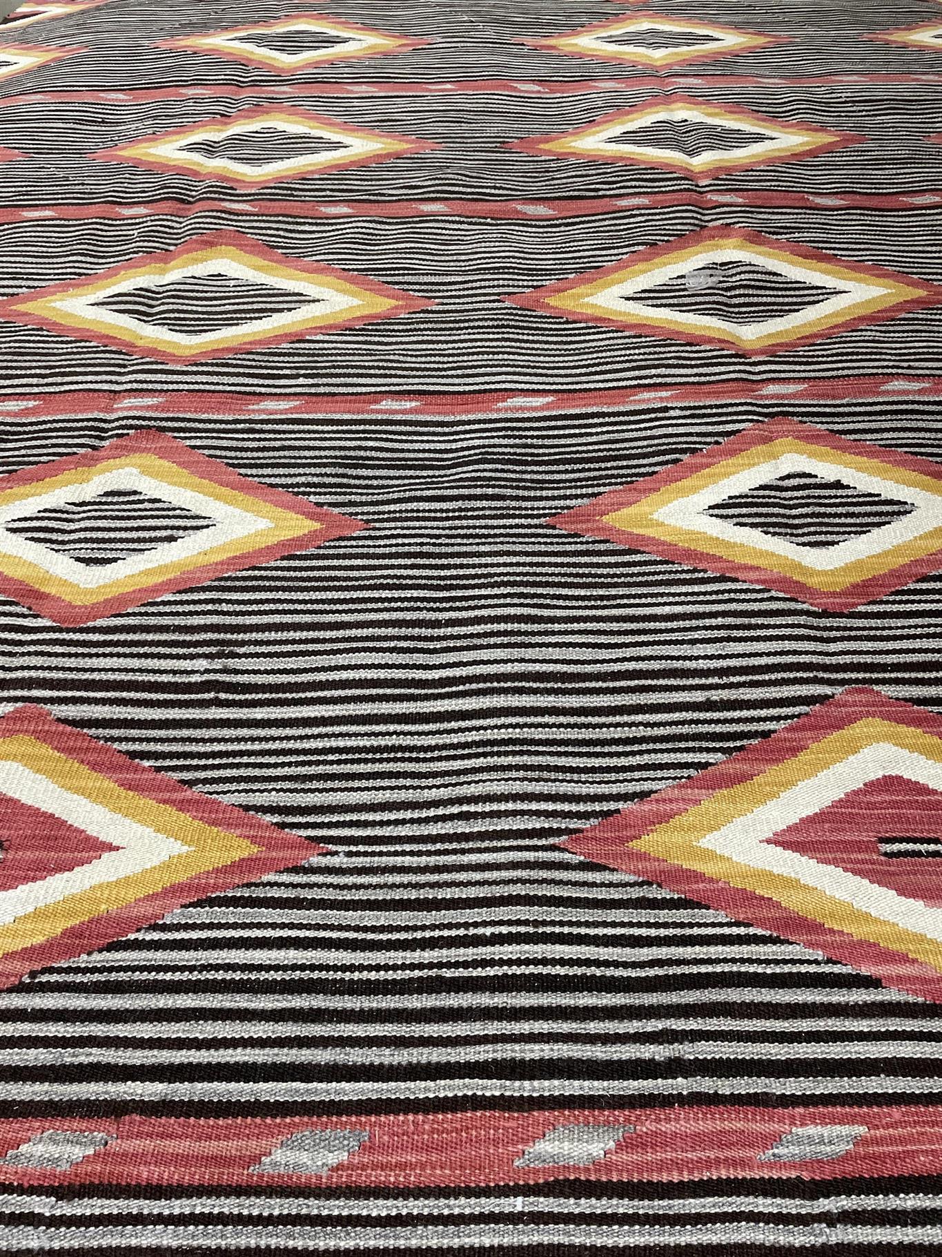 AORug#12037 size. 9'0" X 12'0"