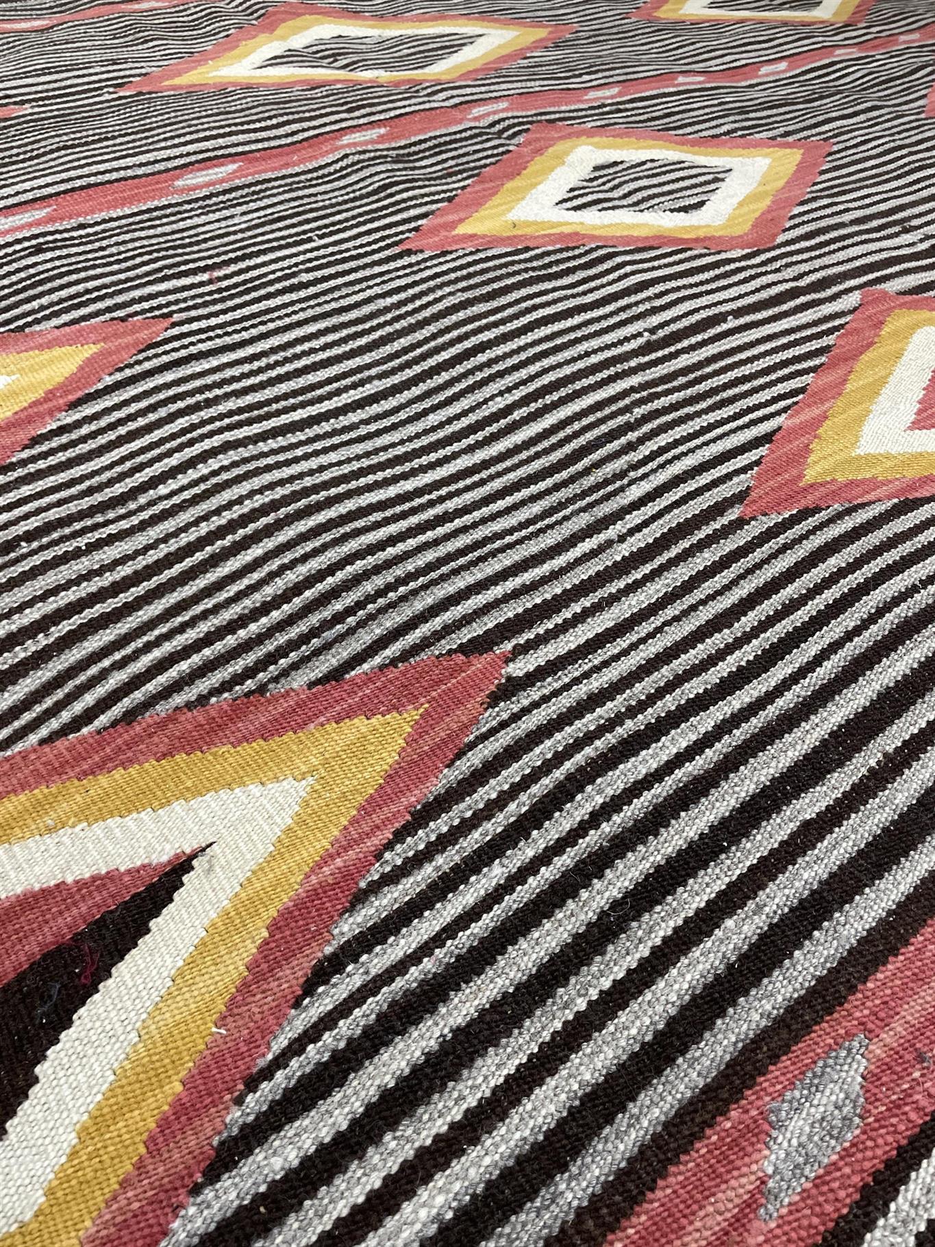 AORug#12037 size. 9'0" X 12'0"