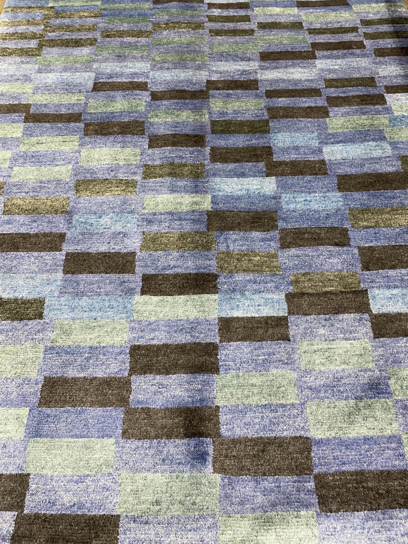 AORug#7716 size. 6' 00" x 9' 02"