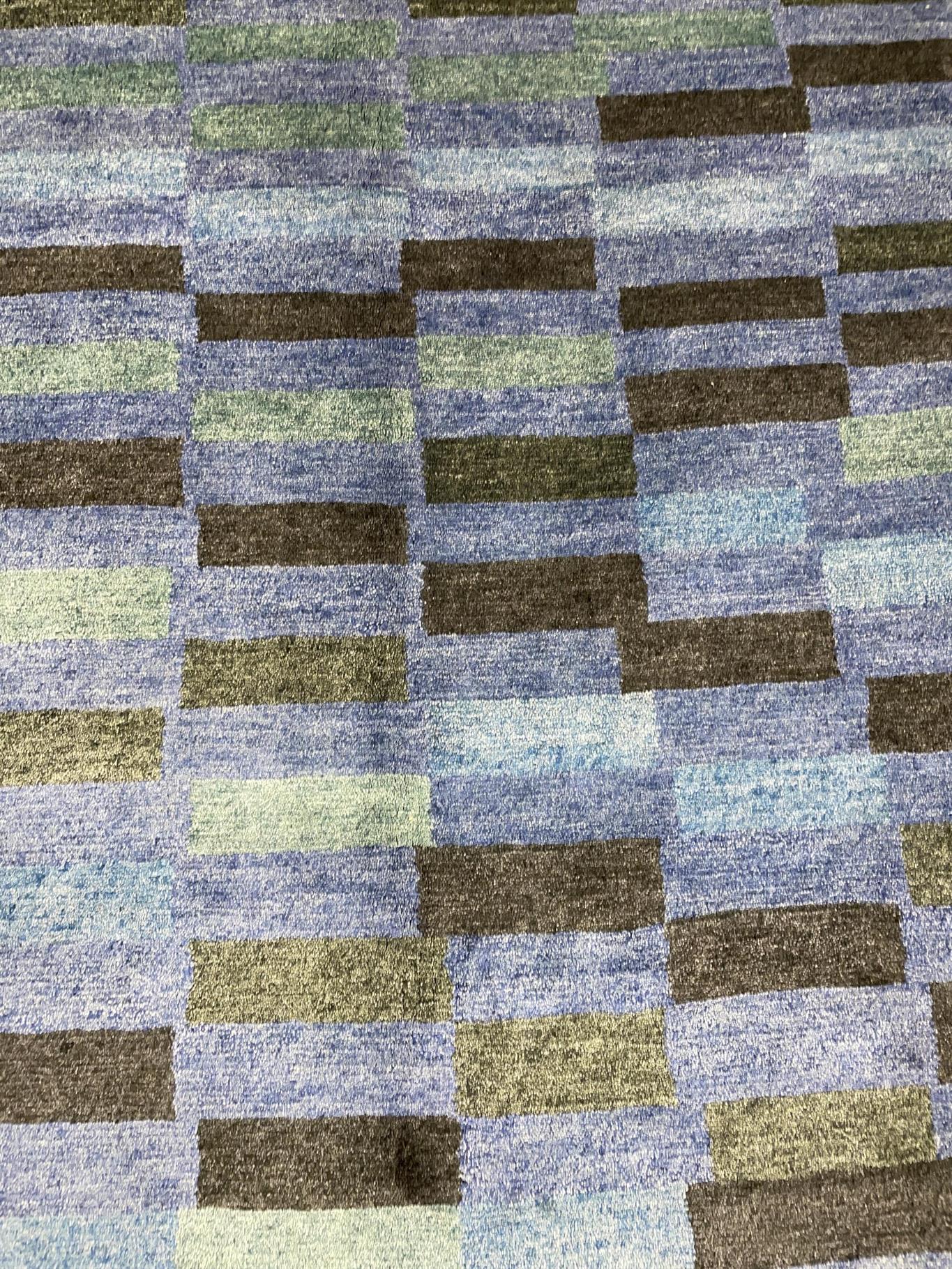 AORug#7716 size. 6' 00" x 9' 02"