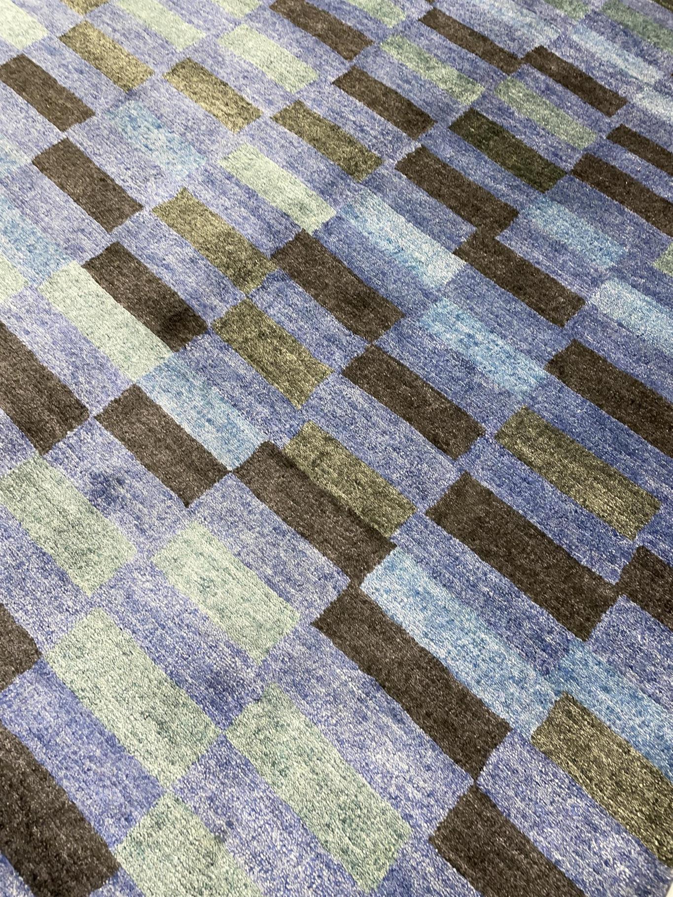 AORug#7716 size. 6' 00" x 9' 02"