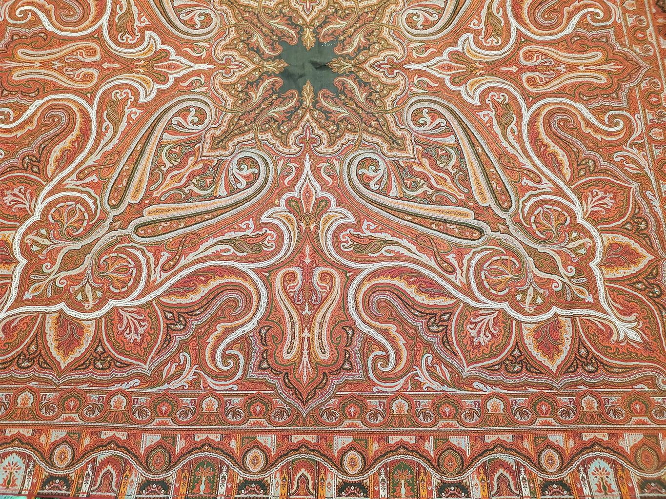 AORug#14660 size. 5' 07" x 5' 08"